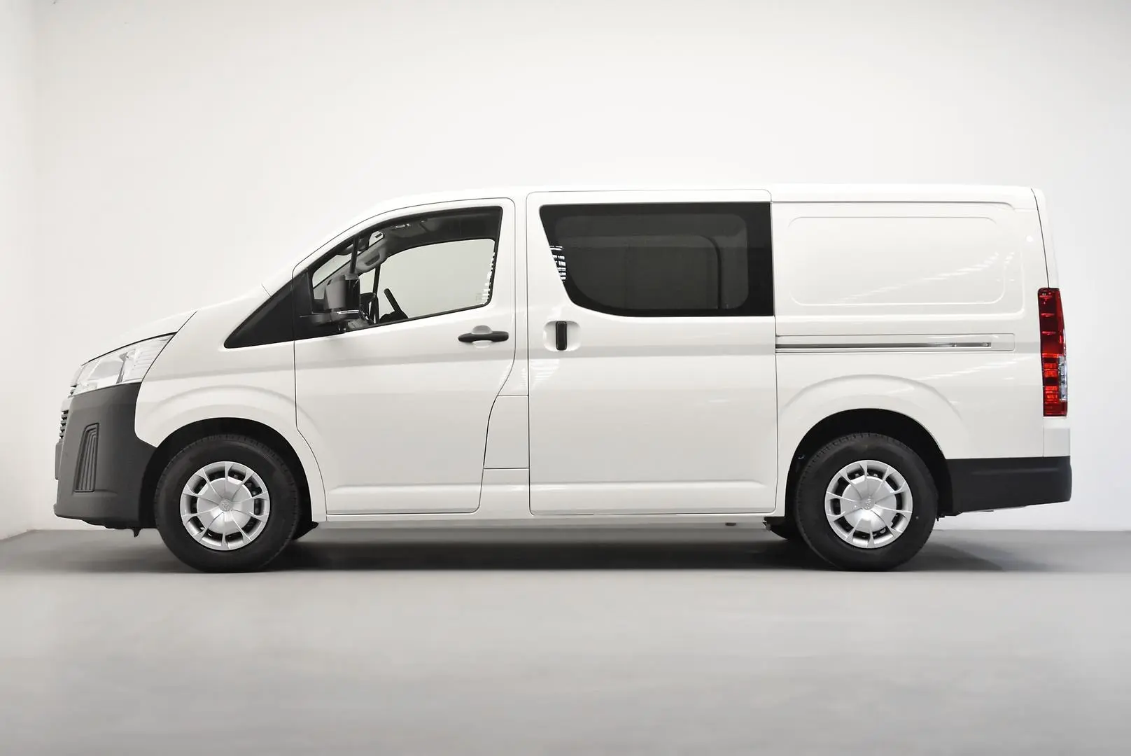 2025 Toyota Hiace Gallery Image 4