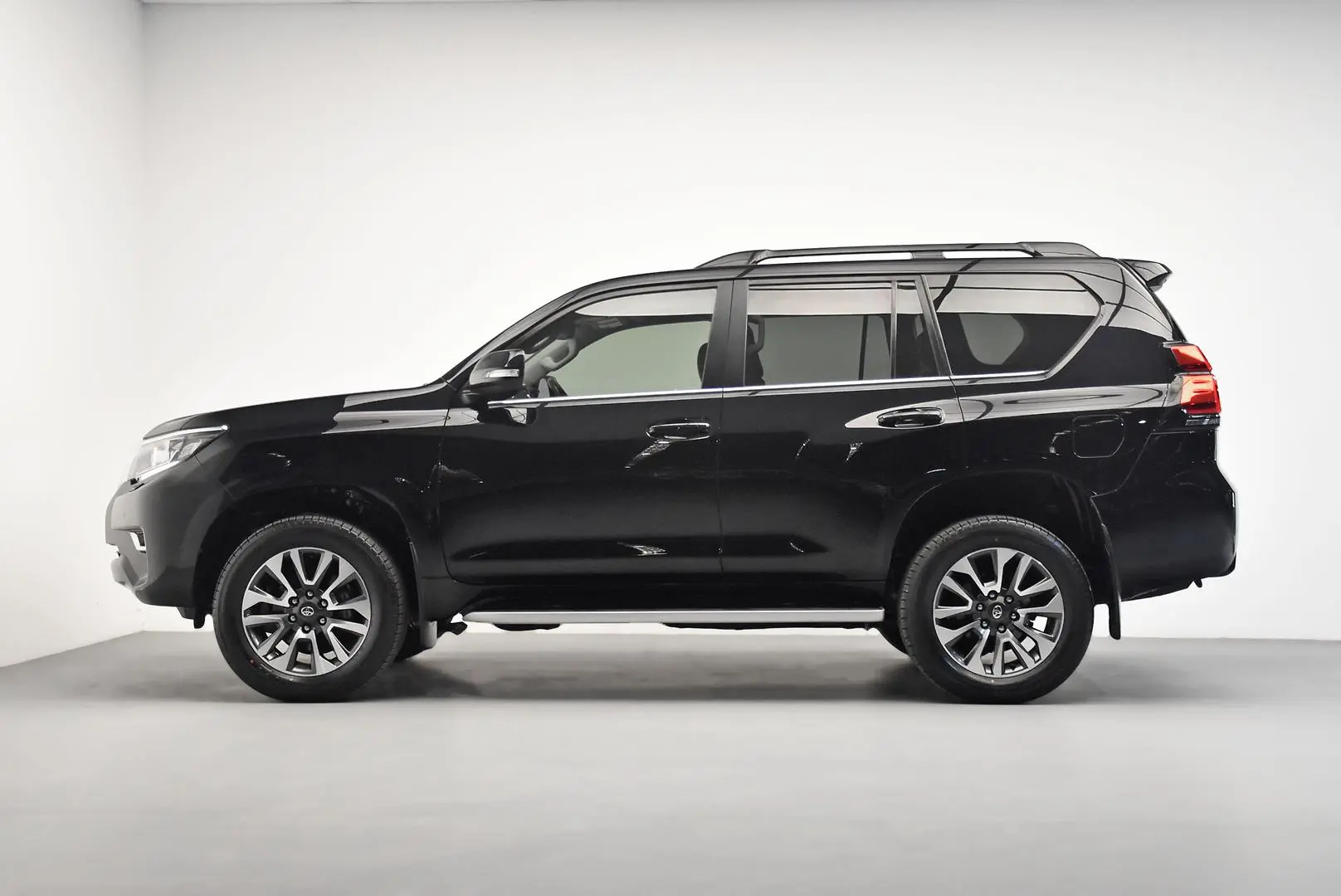 2021 Toyota Landcruiser Prado Gallery Image 4