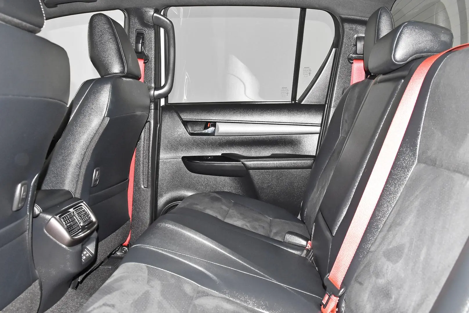 2025 Toyota Hilux Gallery Image 19