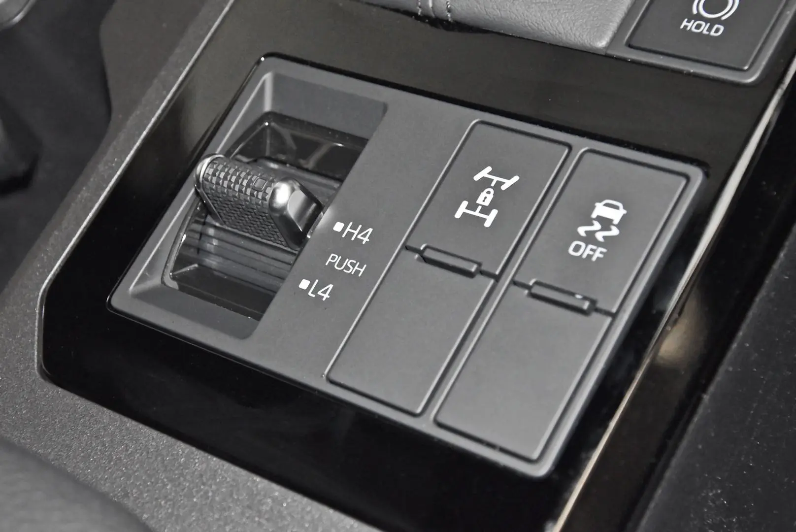 2025 Toyota Landcruiser Prado Gallery Image 14