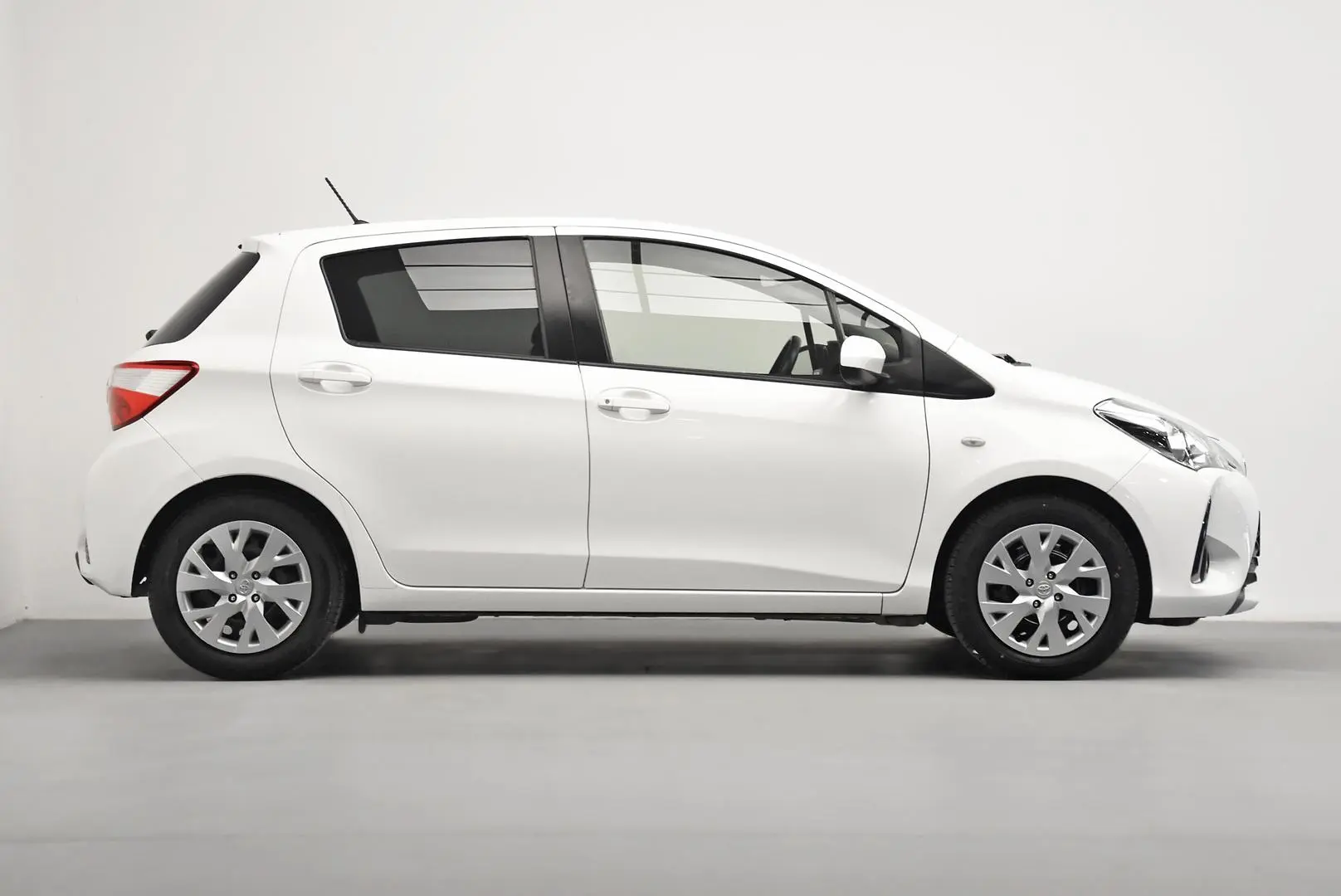 2019 Toyota Yaris Gallery Image 3