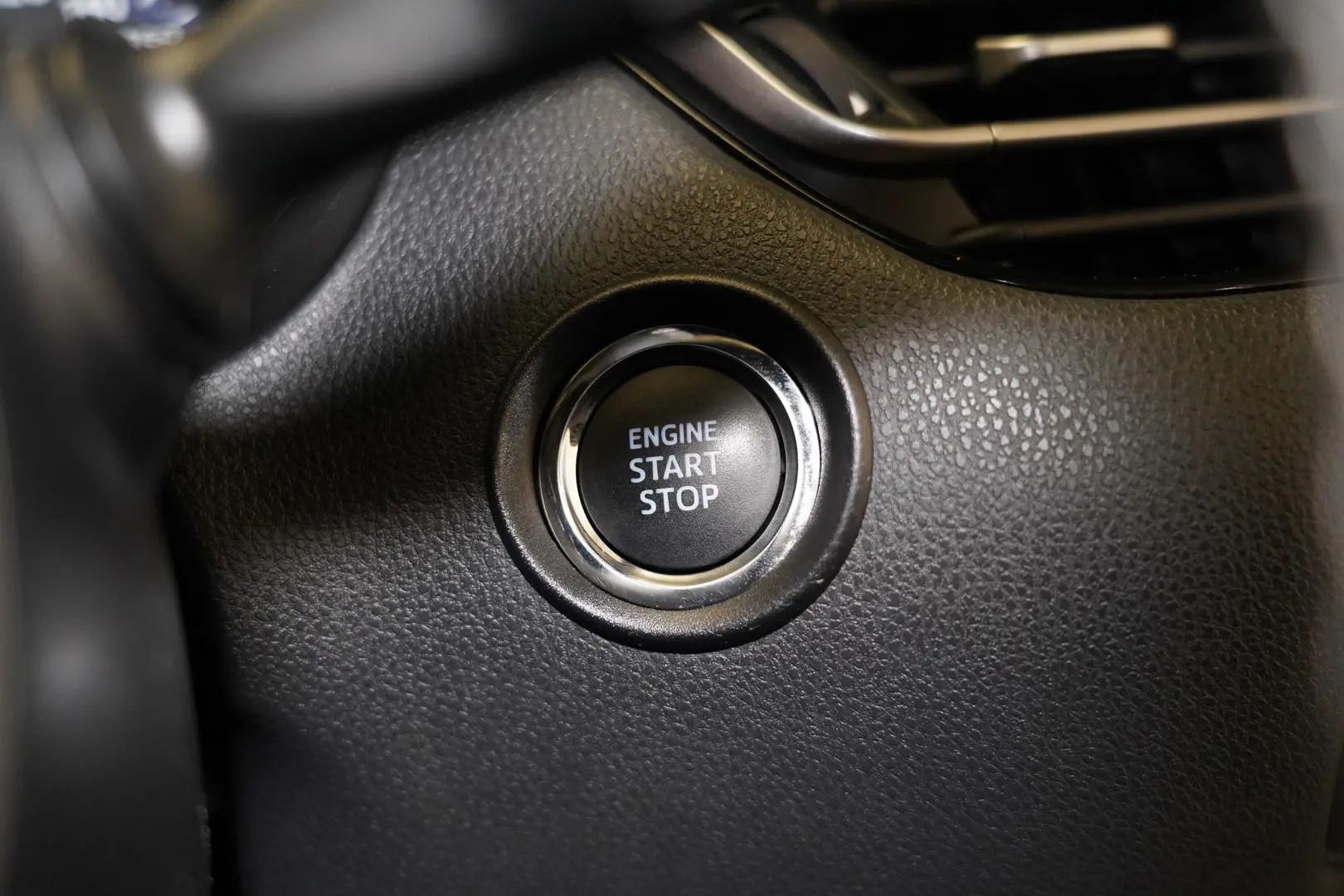 2018 Toyota C-HR Gallery Image 19