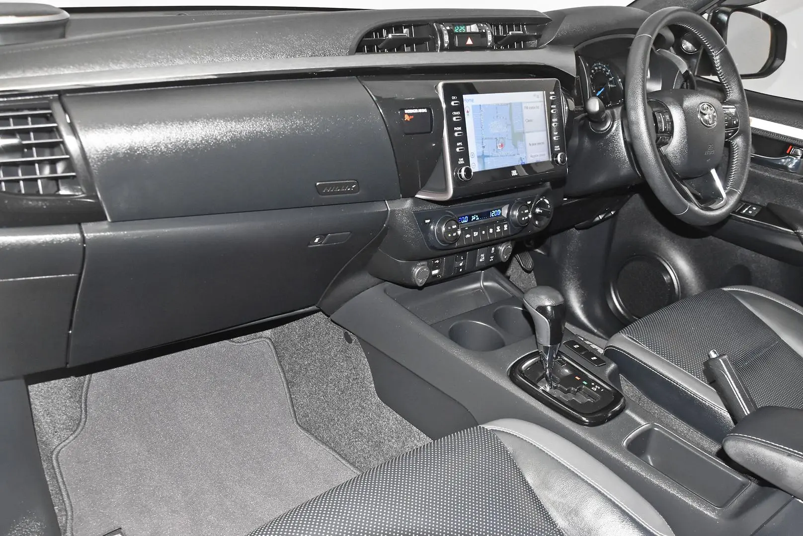 2023 Toyota Hilux Gallery Image 17