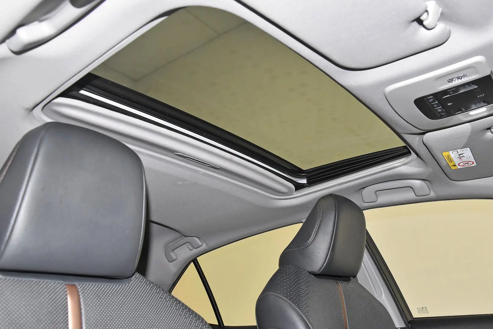 2017 Toyota Camry Gallery Image 19