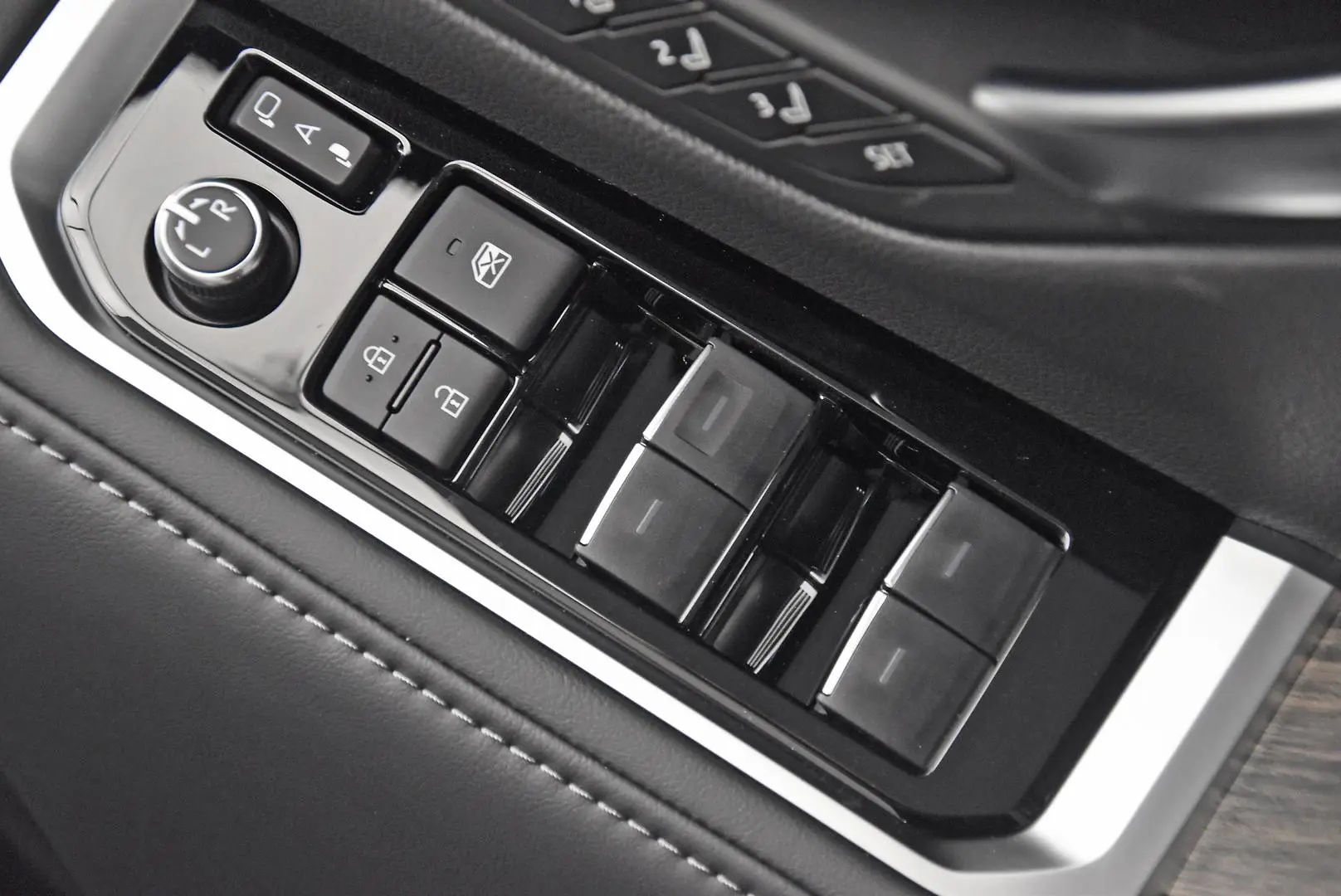 2025 Toyota Landcruiser Gallery Image 9