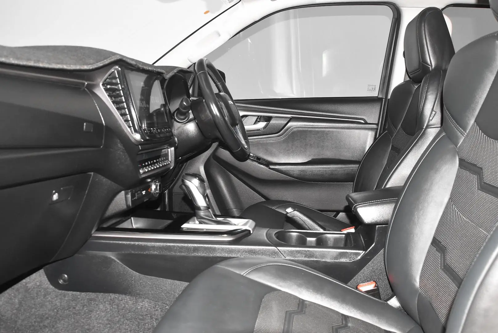 2022 Isuzu D-MAX Gallery Image 17