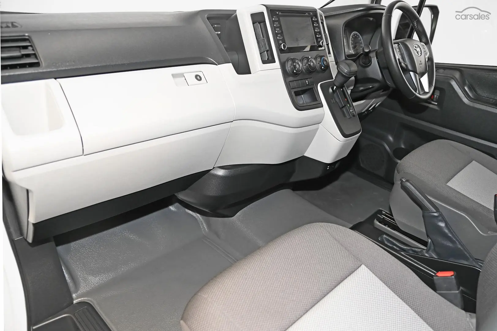 2019 Toyota Hiace Image 15