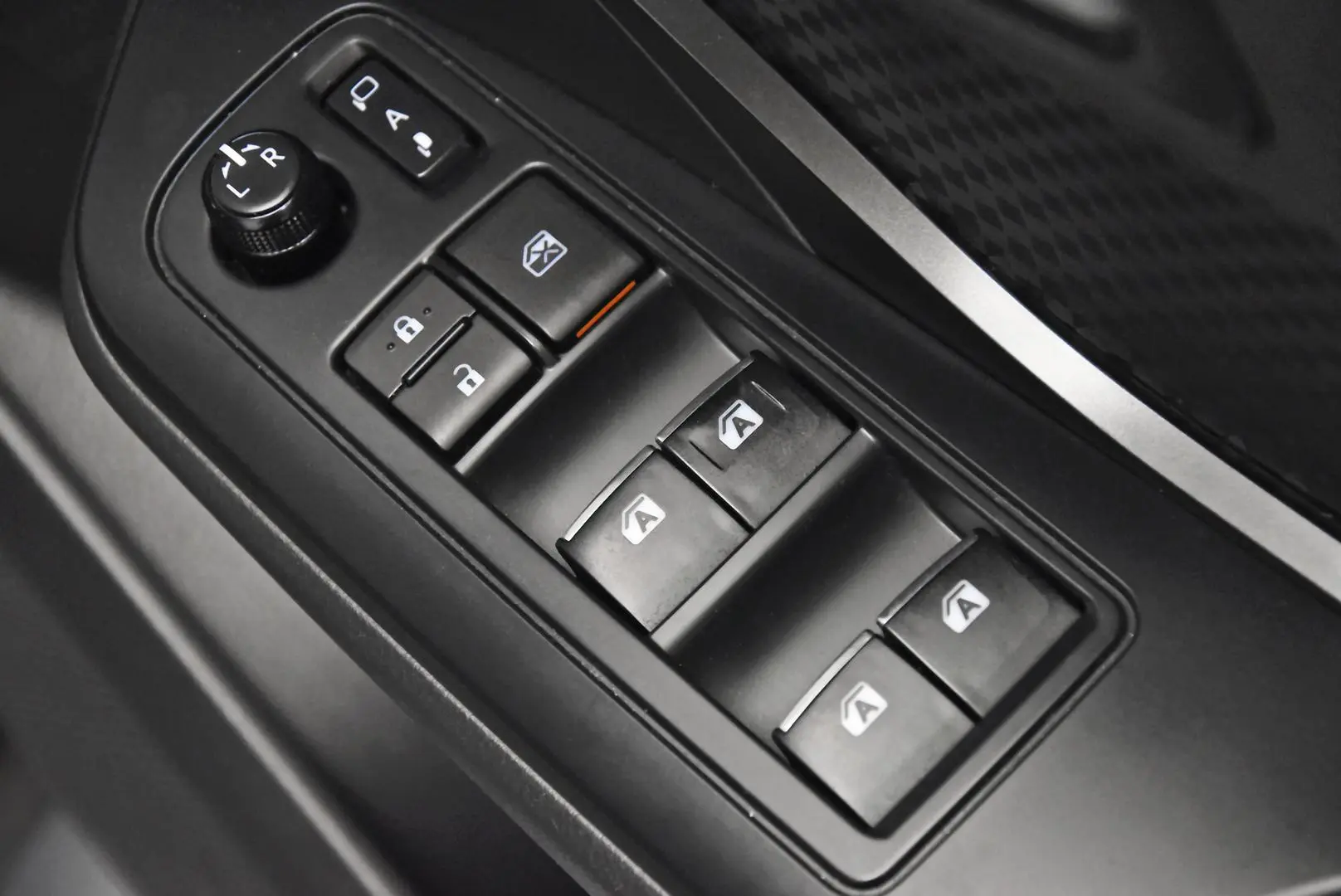 2018 Toyota C-HR Gallery Image 9