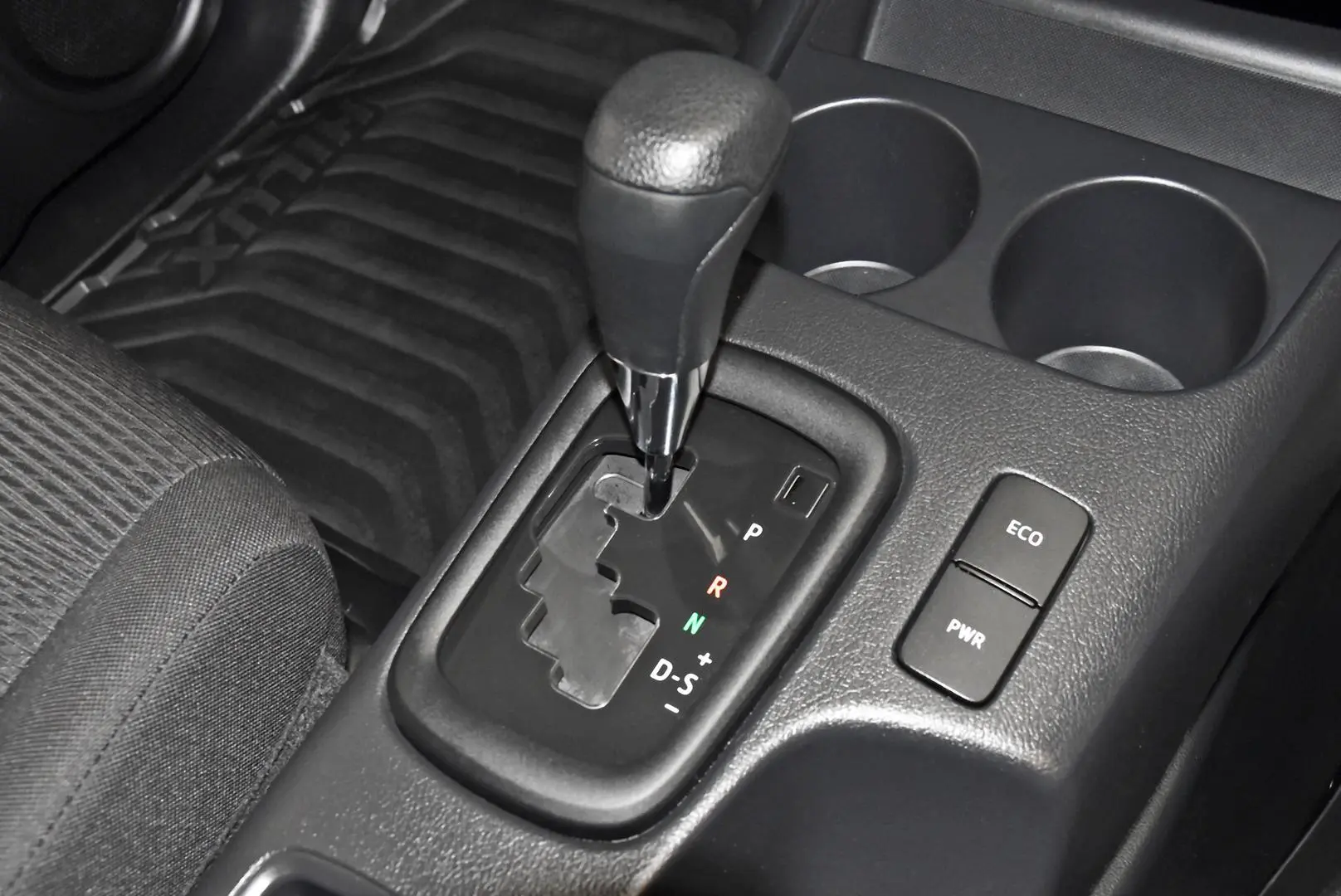 2024 Toyota Hilux Gallery Image 12