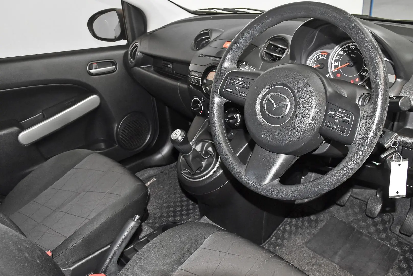 2014 Mazda 2 Gallery Image 8