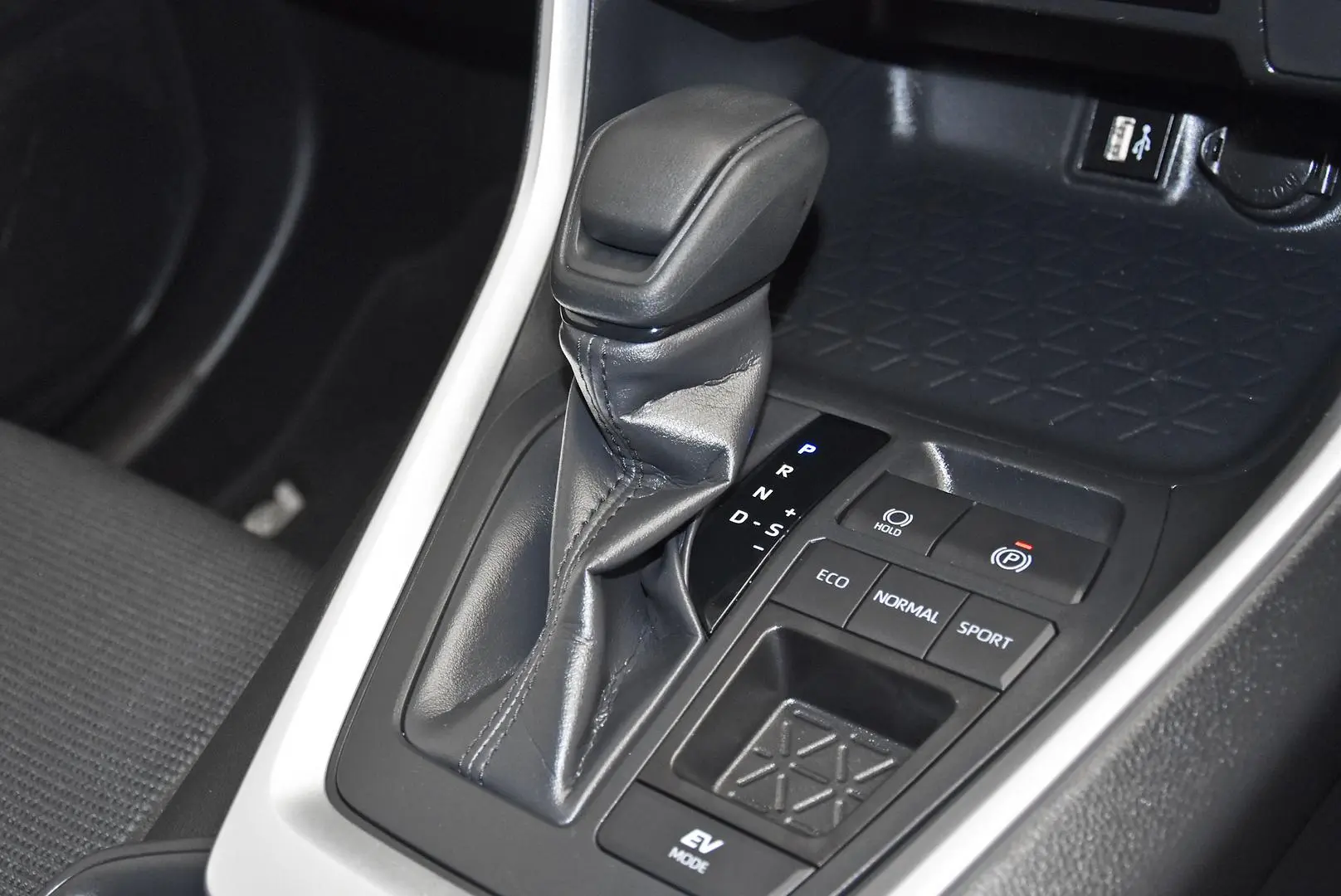 2024 Toyota RAV4 Gallery Image 14