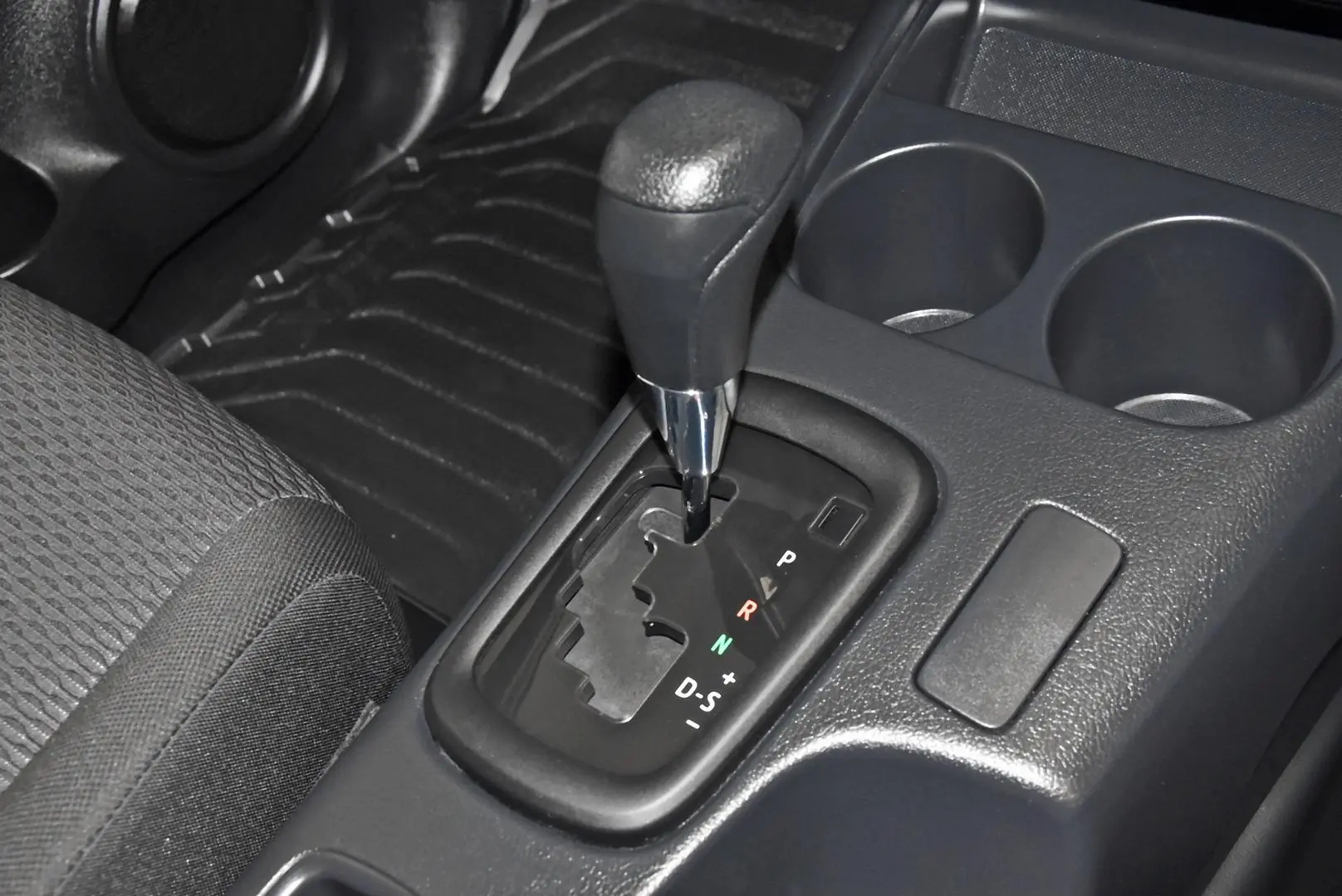 2025 Toyota Hilux Gallery Image 12