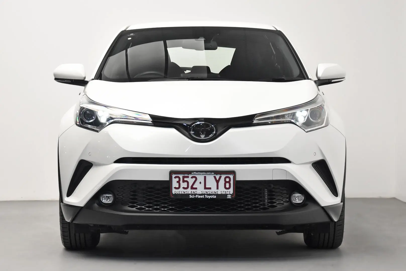 2019 Toyota C-HR Gallery Image 2