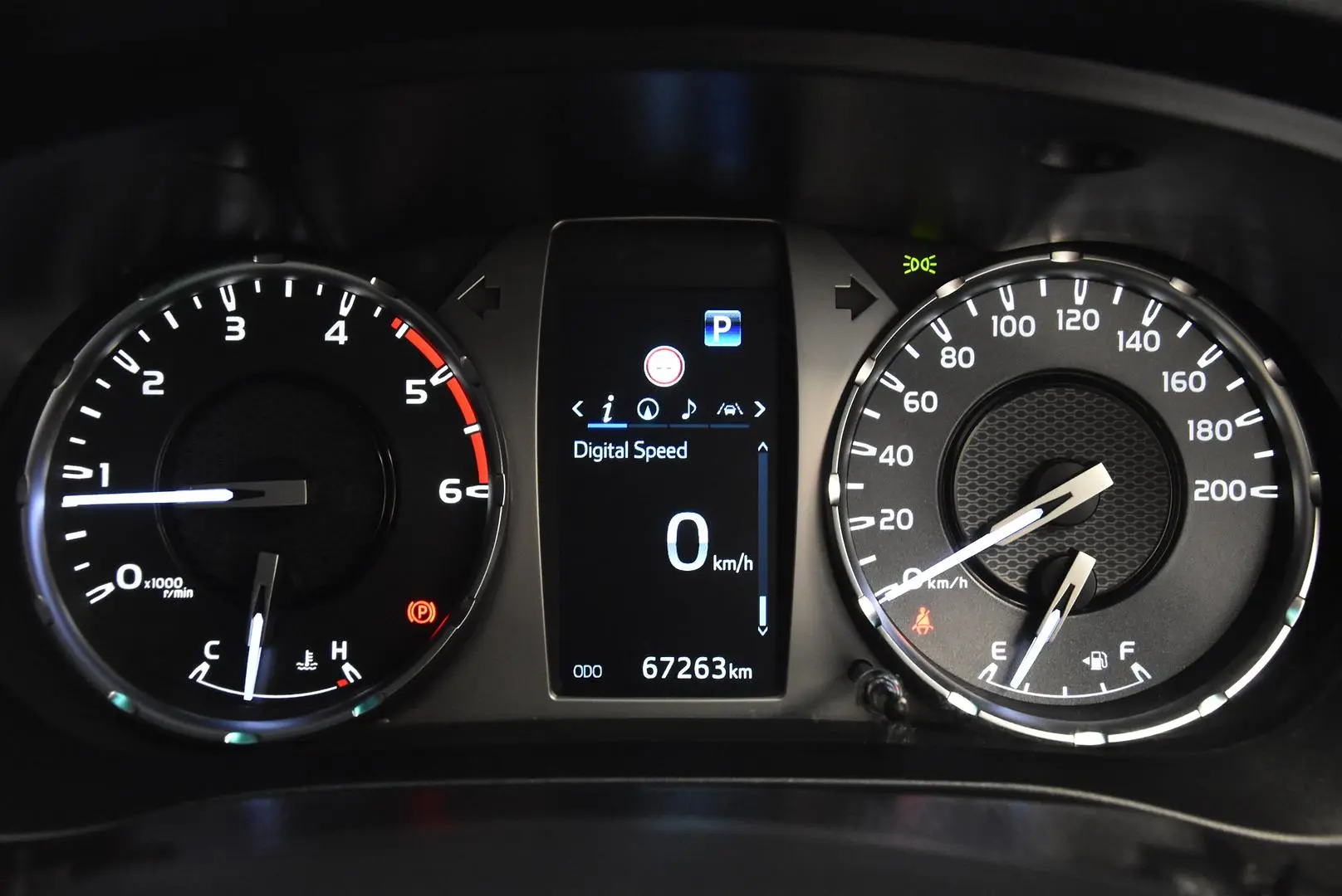 2022 Toyota Hilux Gallery Image 10