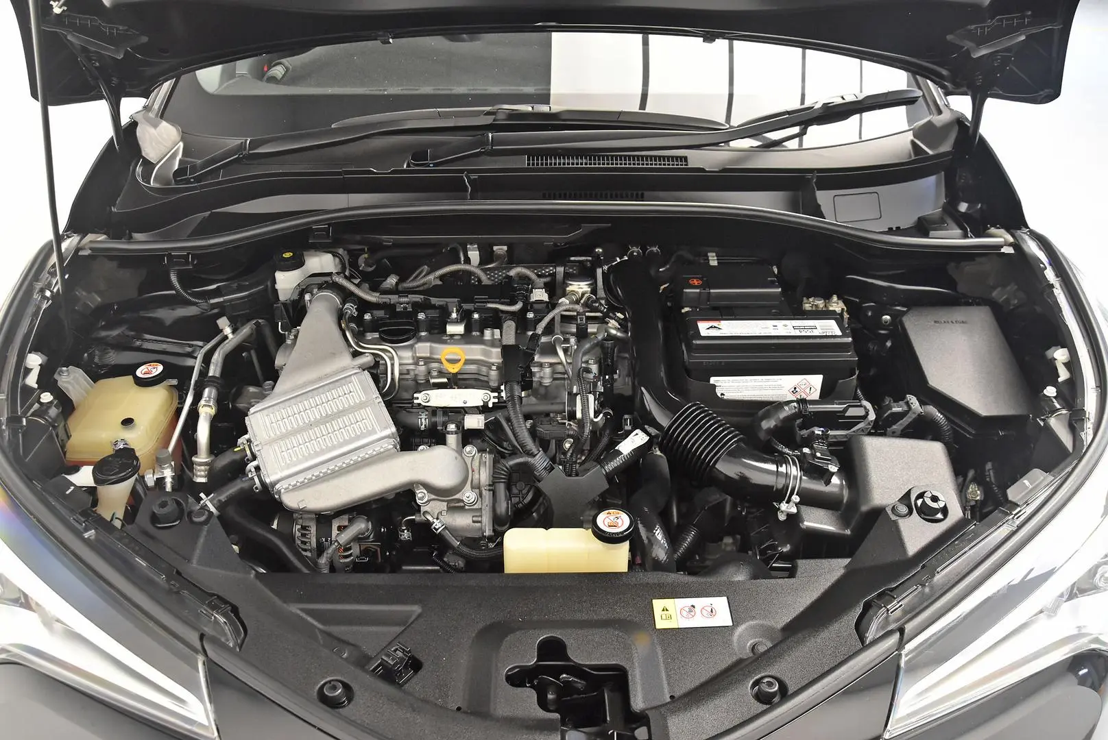 2018 Toyota C-HR Gallery Image 21