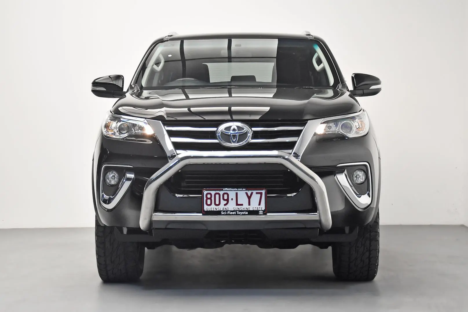 2016 Toyota Fortuner Gallery Image 2