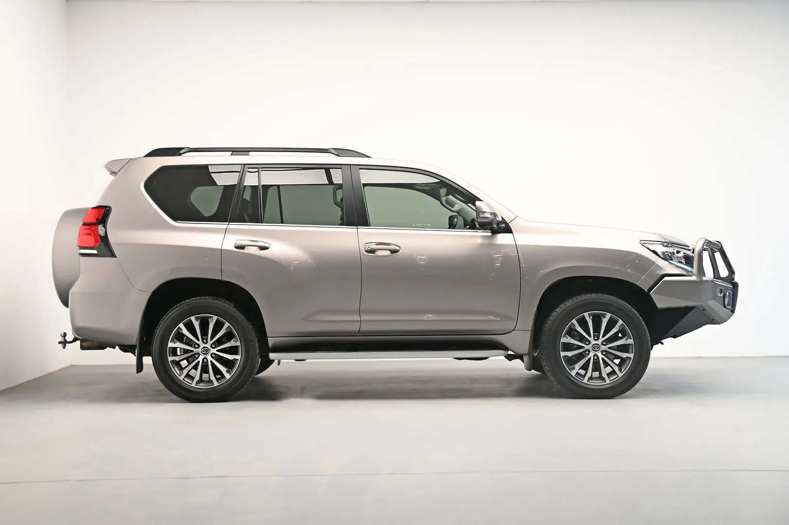 2022 Toyota Landcruiser Prado Image 3