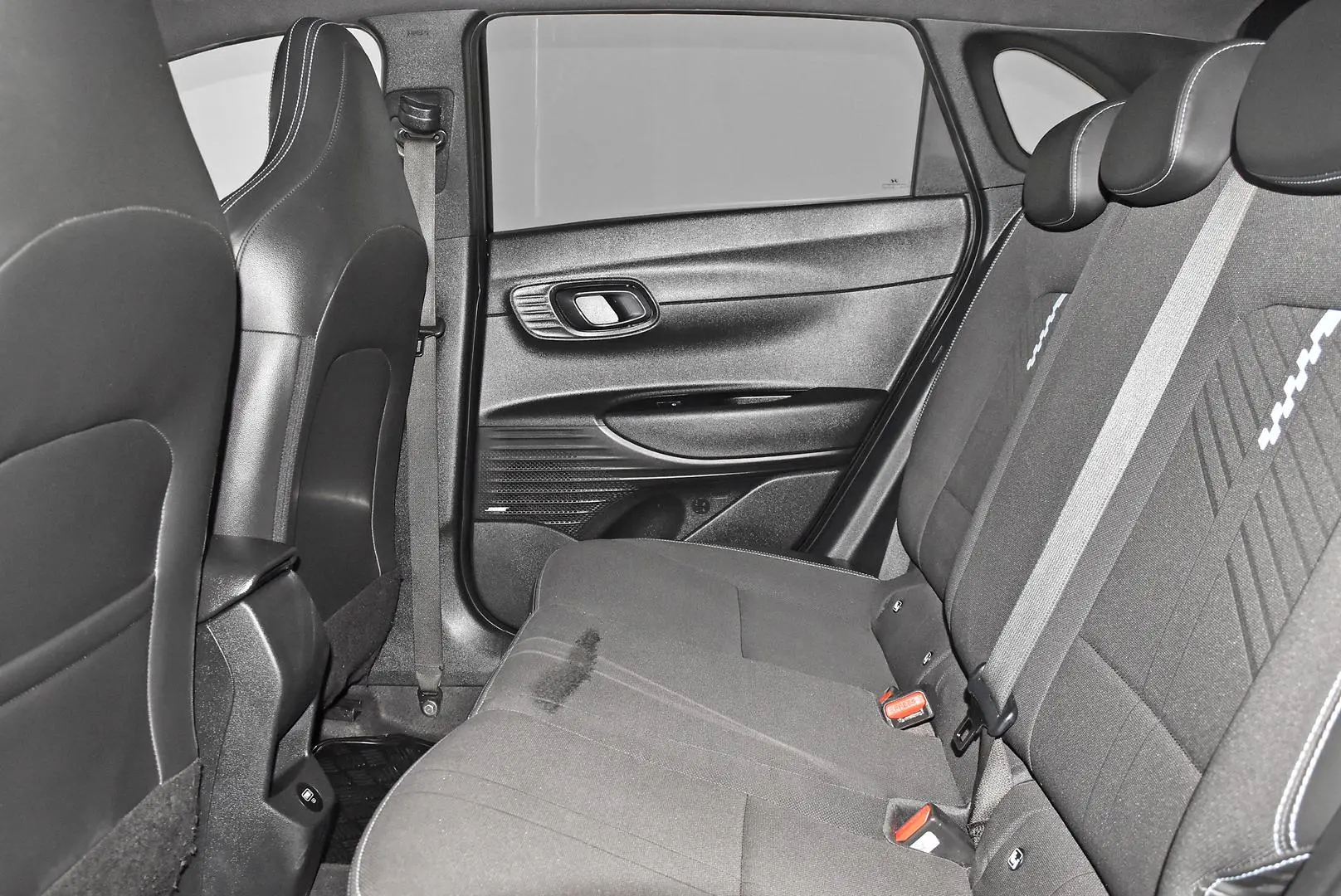 2021 Hyundai i20 Gallery Image 18