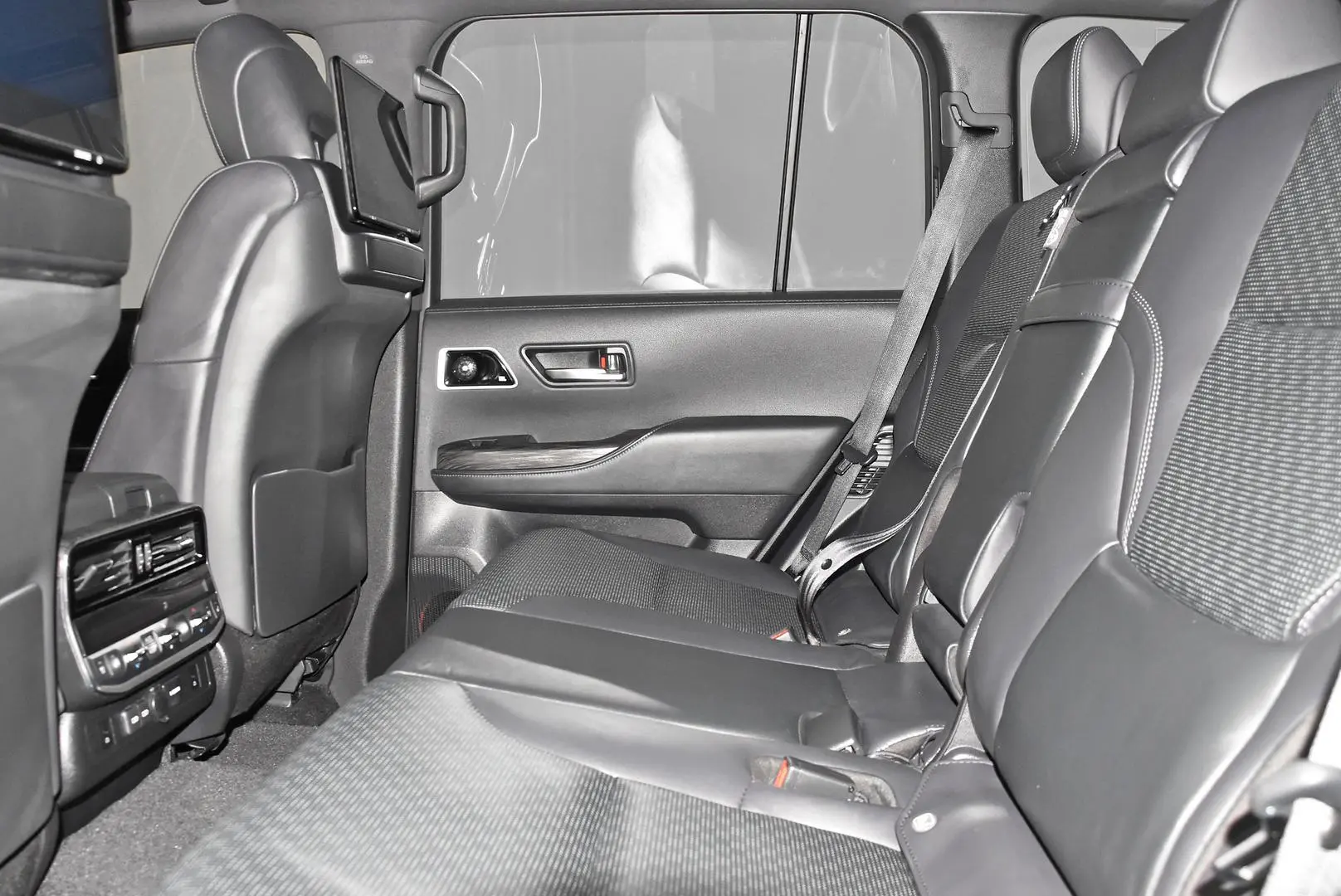 2025 Toyota Landcruiser Gallery Image 18