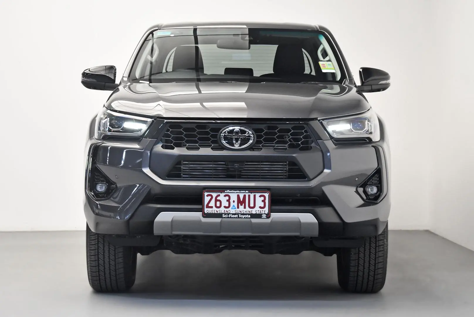 2025 Toyota Hilux Gallery Image 2