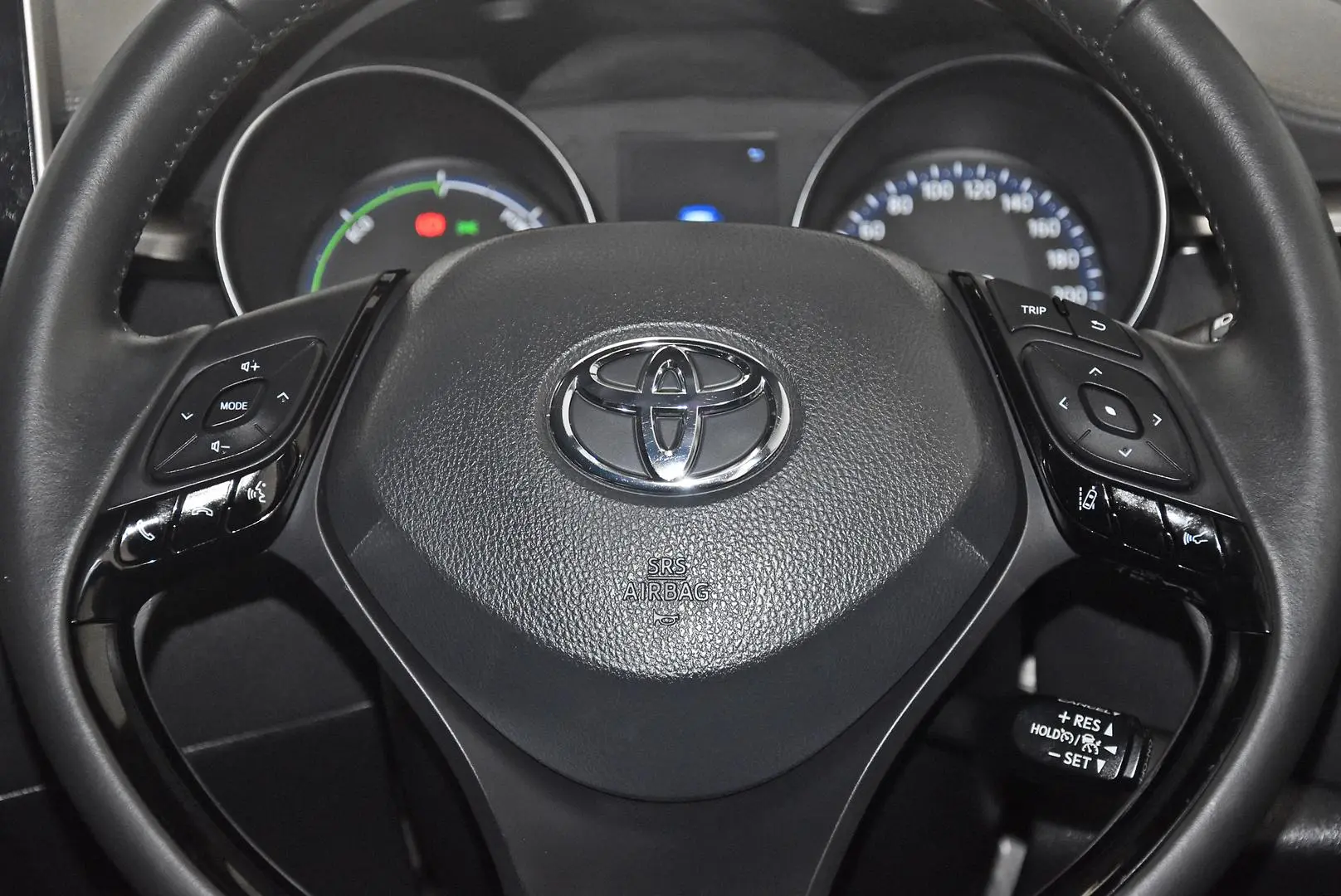 2020 Toyota C-HR Gallery Image 16