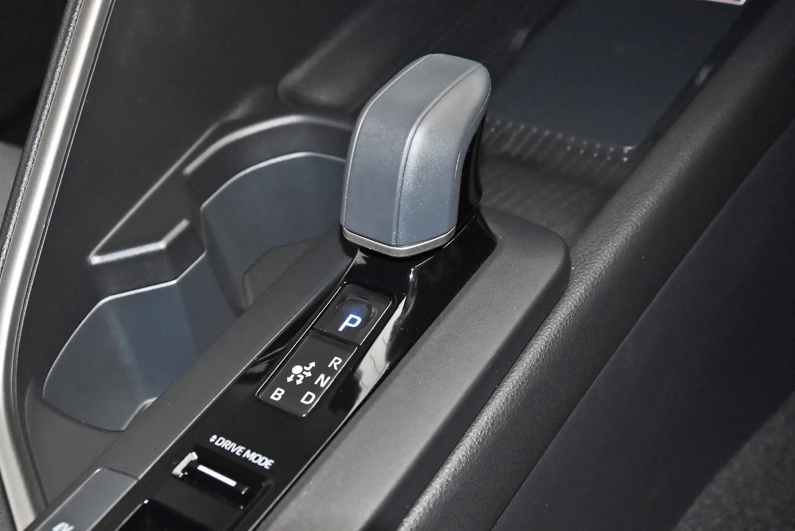 2025 Toyota C-HR Gallery Image 14