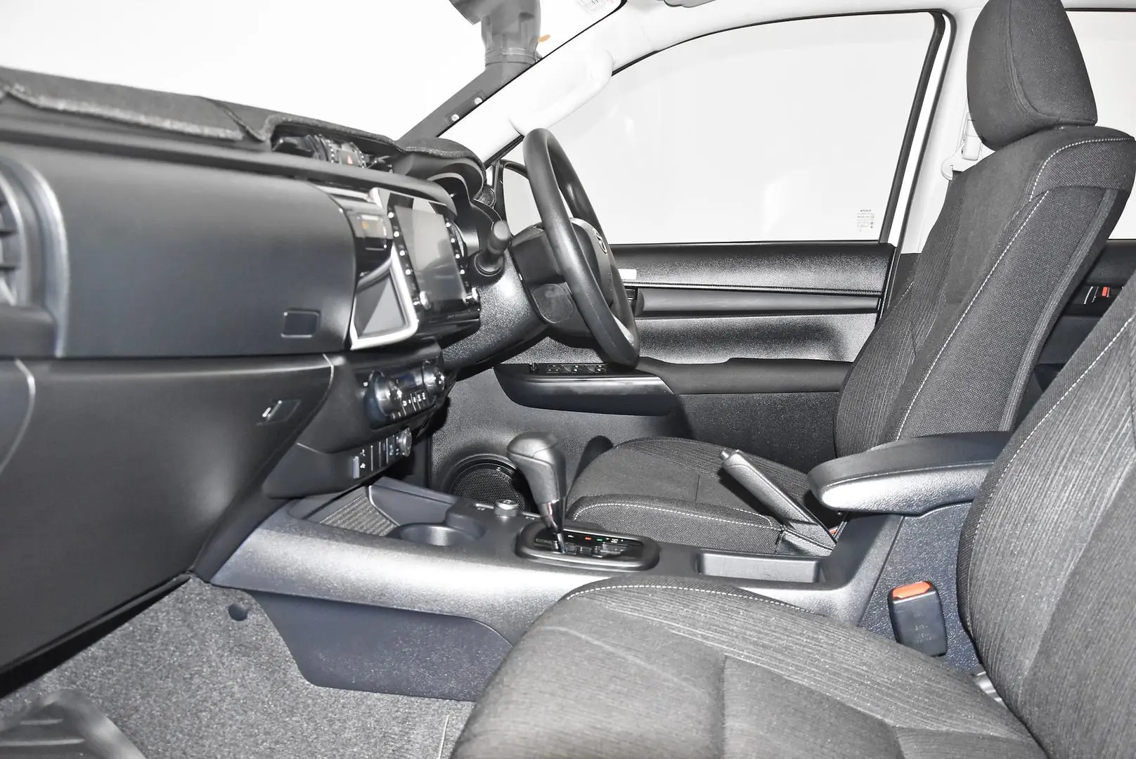 2024 Toyota Hilux Gallery Image 17