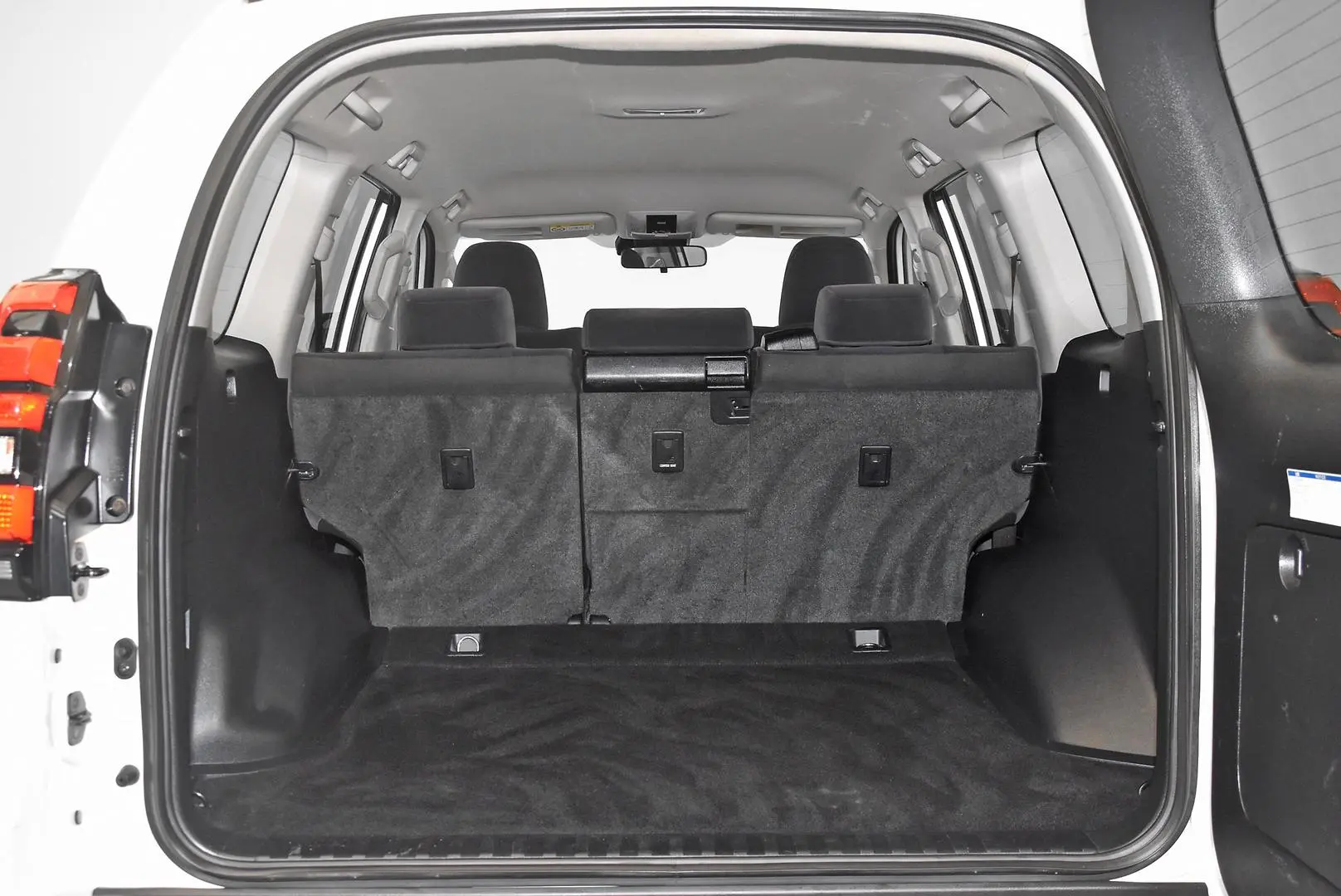 2021 Toyota Landcruiser Prado Gallery Image 19