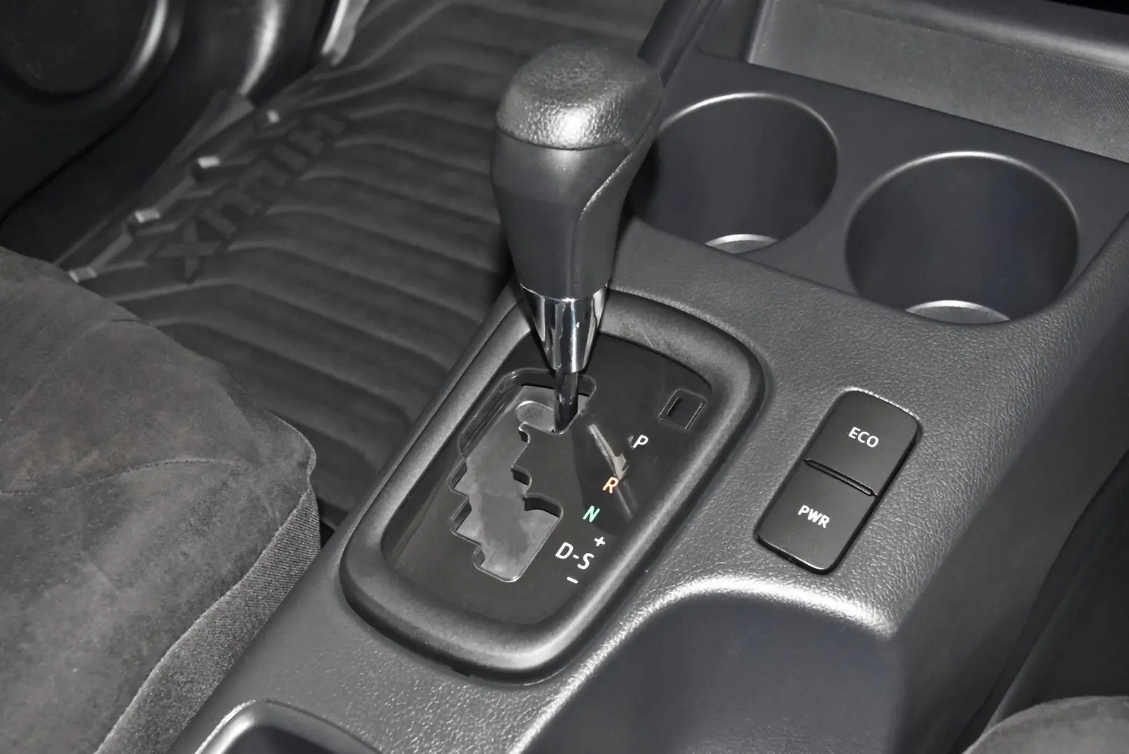 2024 Toyota Hilux Gallery Image 13