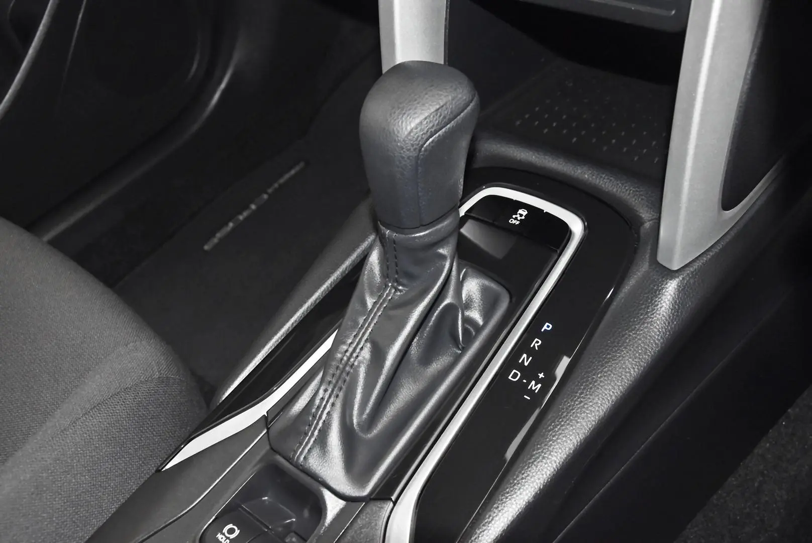 2024 Toyota Corolla Cross Gallery Image 13