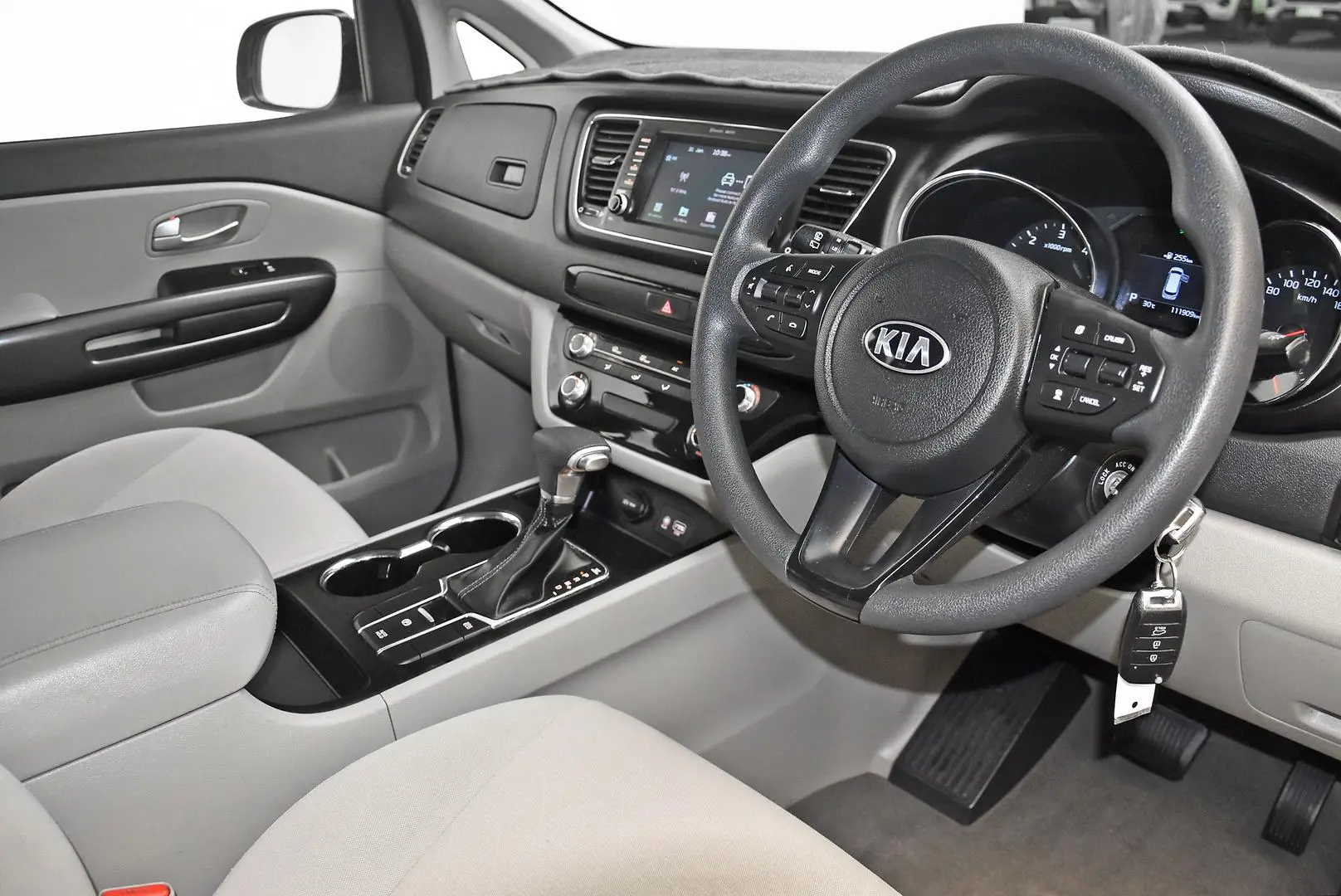 2018 Kia Carnival Gallery Image 8