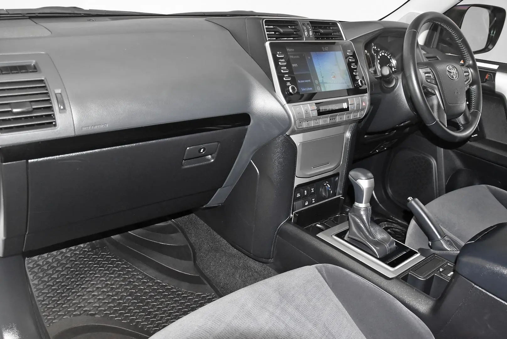 2022 Toyota Landcruiser Prado Gallery Image 15