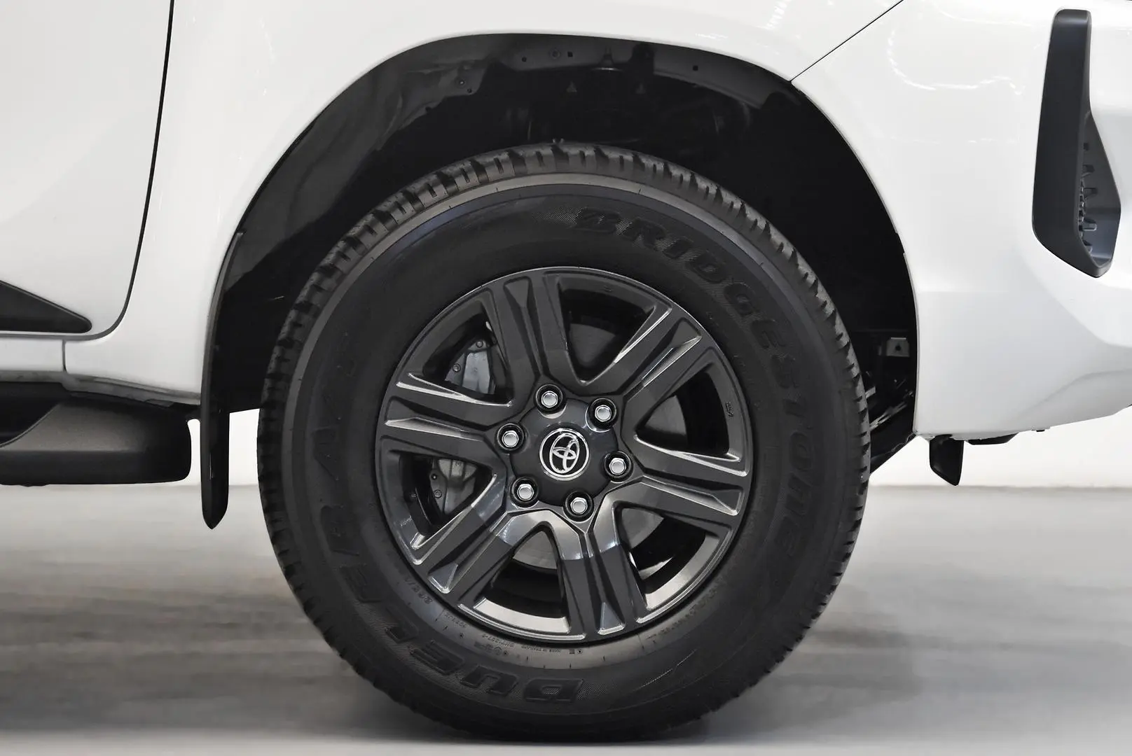 2025 Toyota Hilux Gallery Image 23