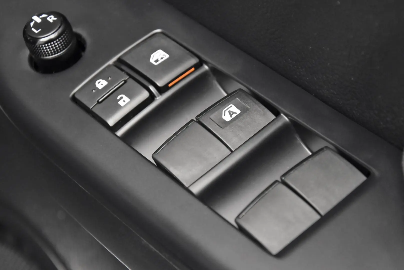 2023 Toyota Hilux Gallery Image 9