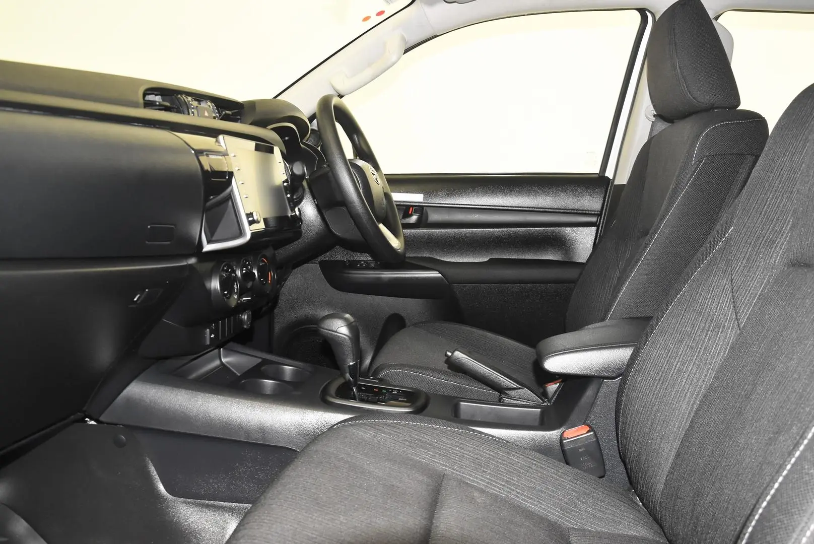 2025 Toyota Hilux Gallery Image 17