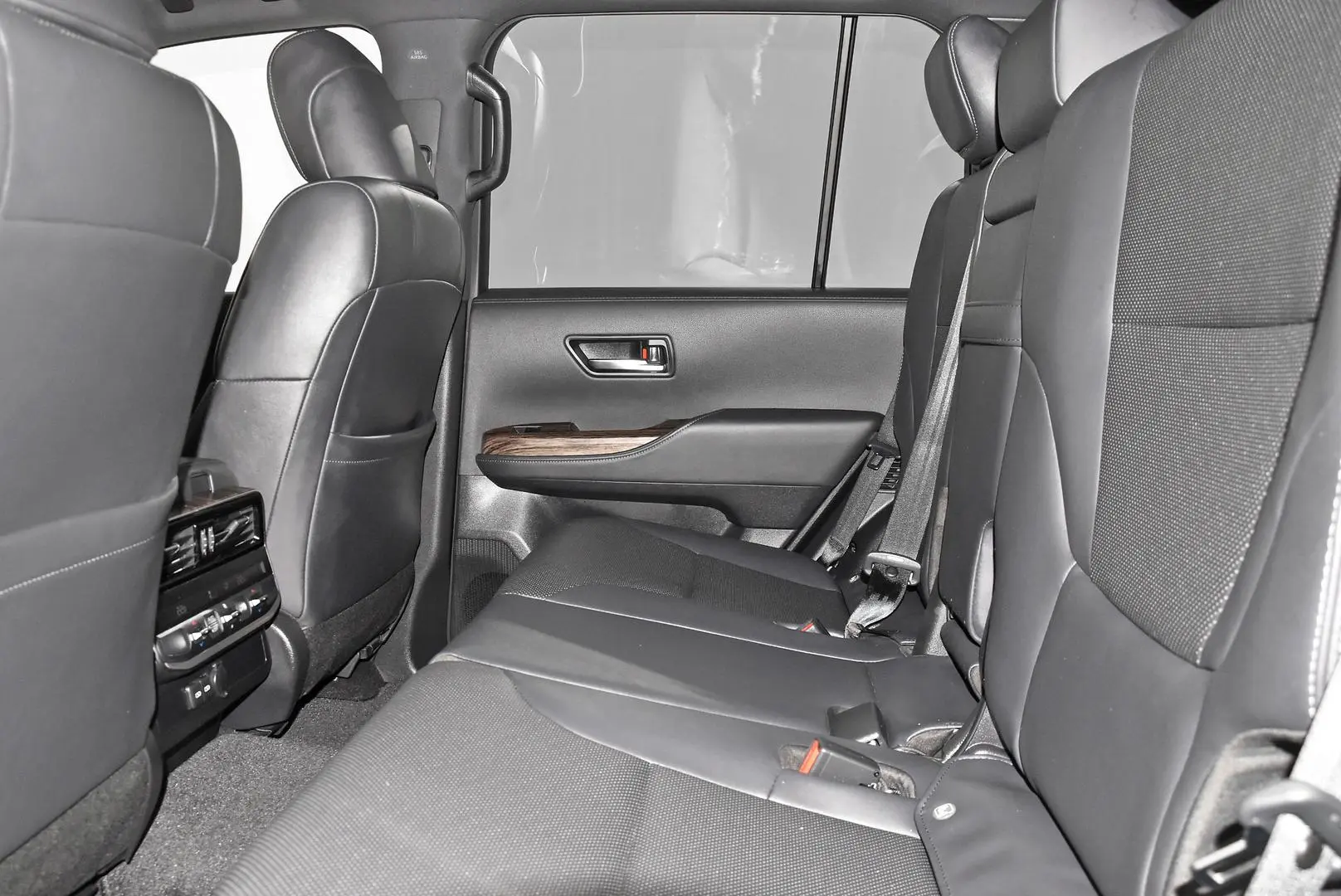 2022 Toyota Landcruiser Gallery Image 17