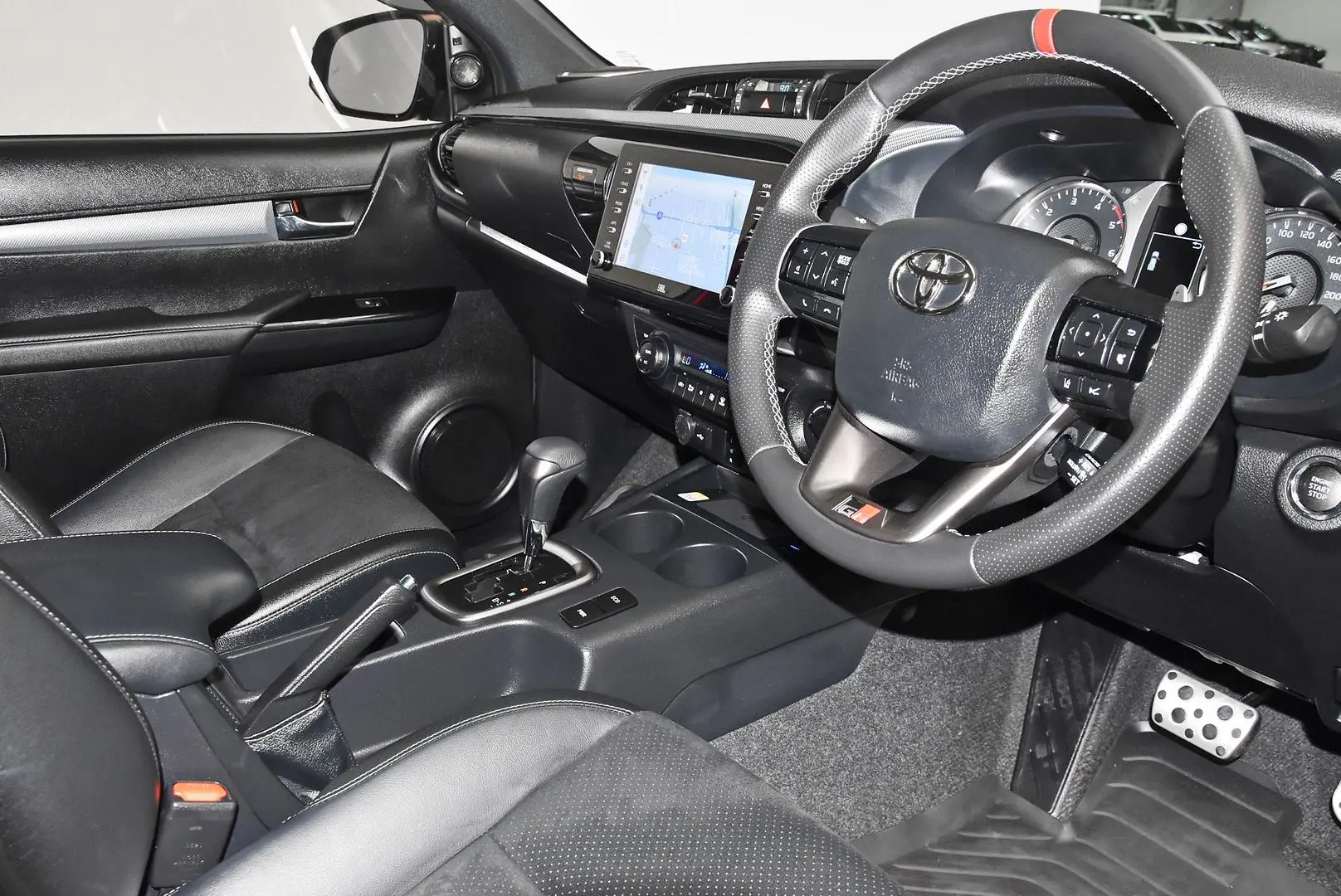 2024 Toyota Hilux Gallery Image 8