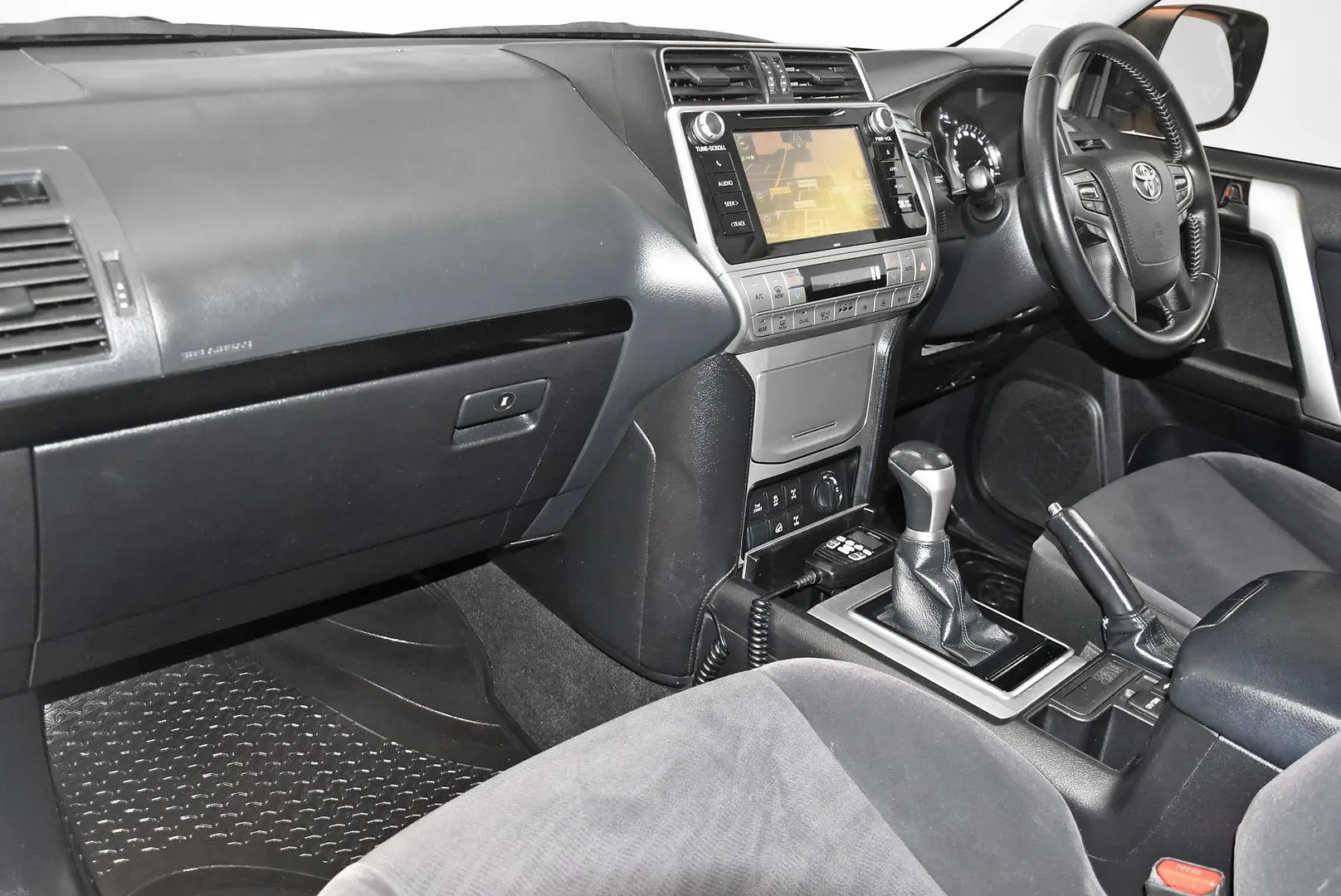 2017 Toyota Landcruiser Prado Gallery Image 15