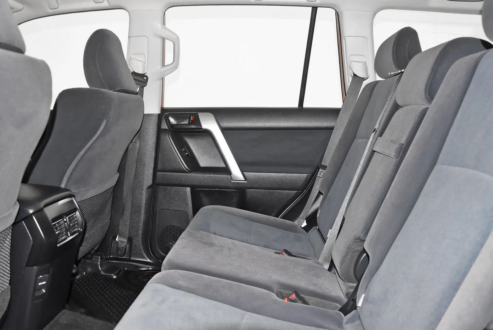 2023 Toyota Landcruiser Prado Gallery Image 17