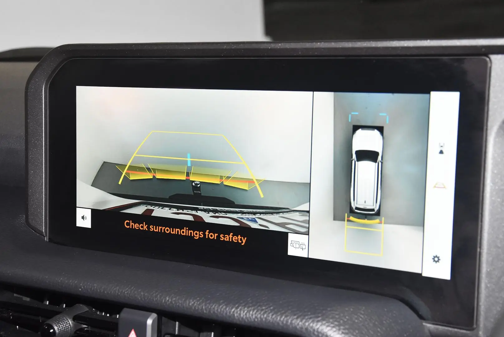 2025 Toyota Landcruiser Prado Gallery Image 12