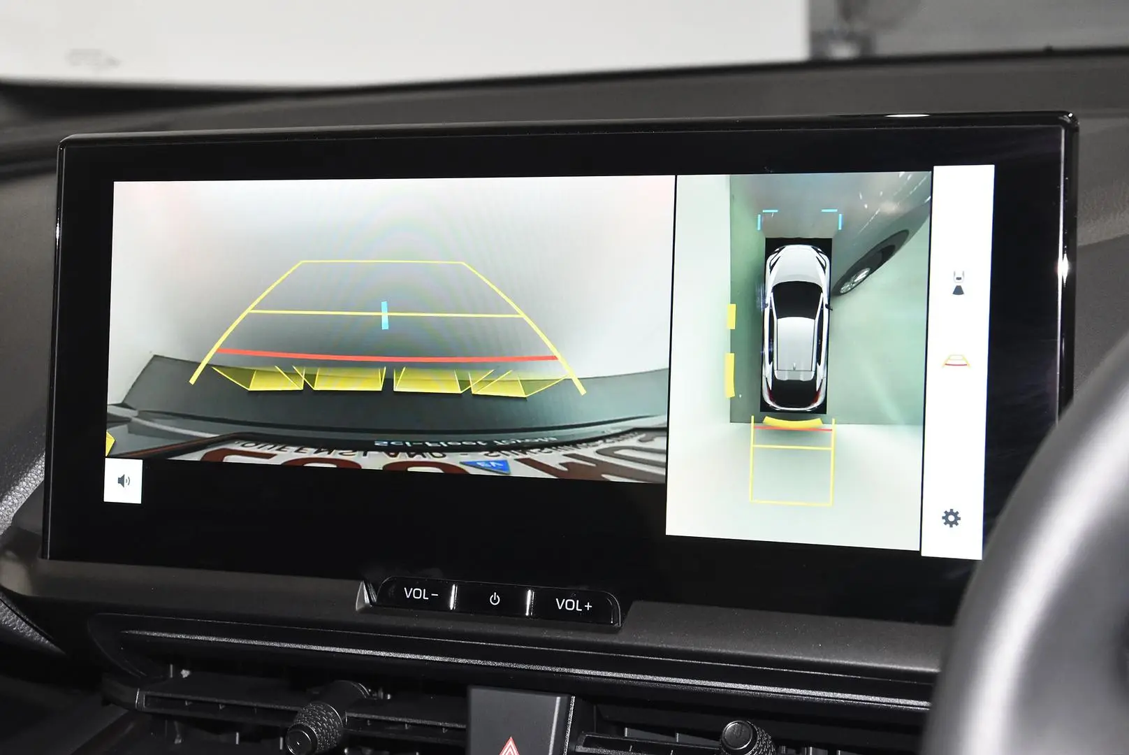 2025 Toyota C-HR Gallery Image 12