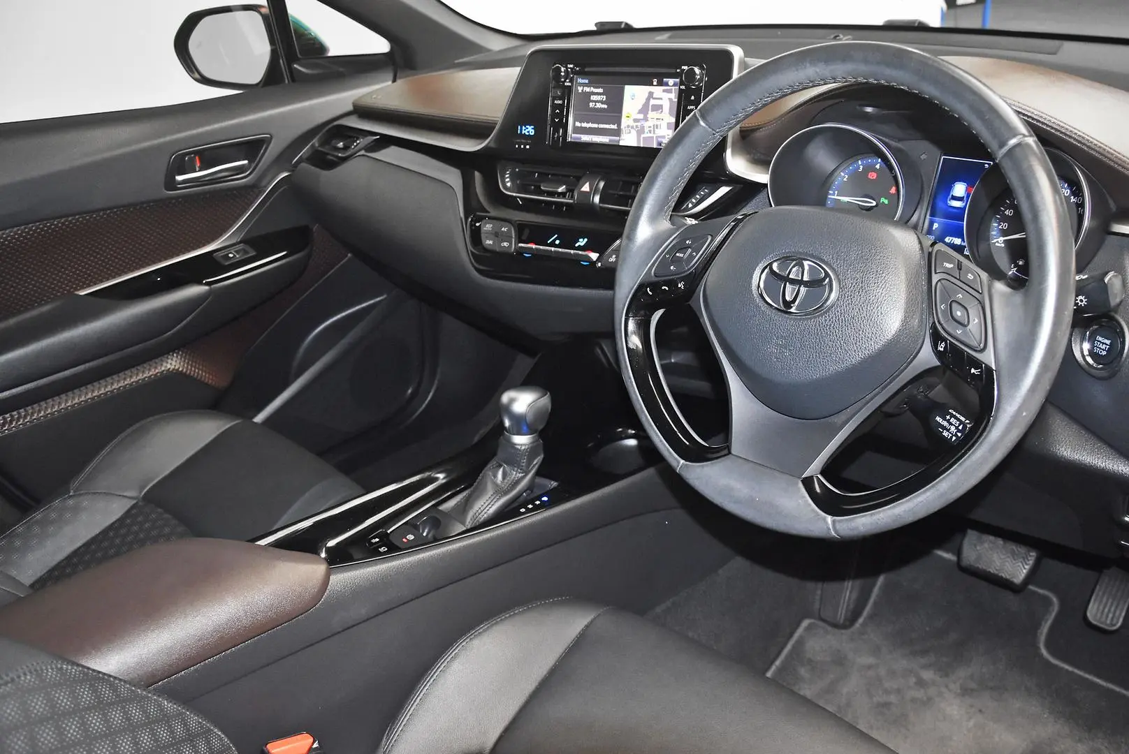 2017 Toyota C-HR Gallery Image 9