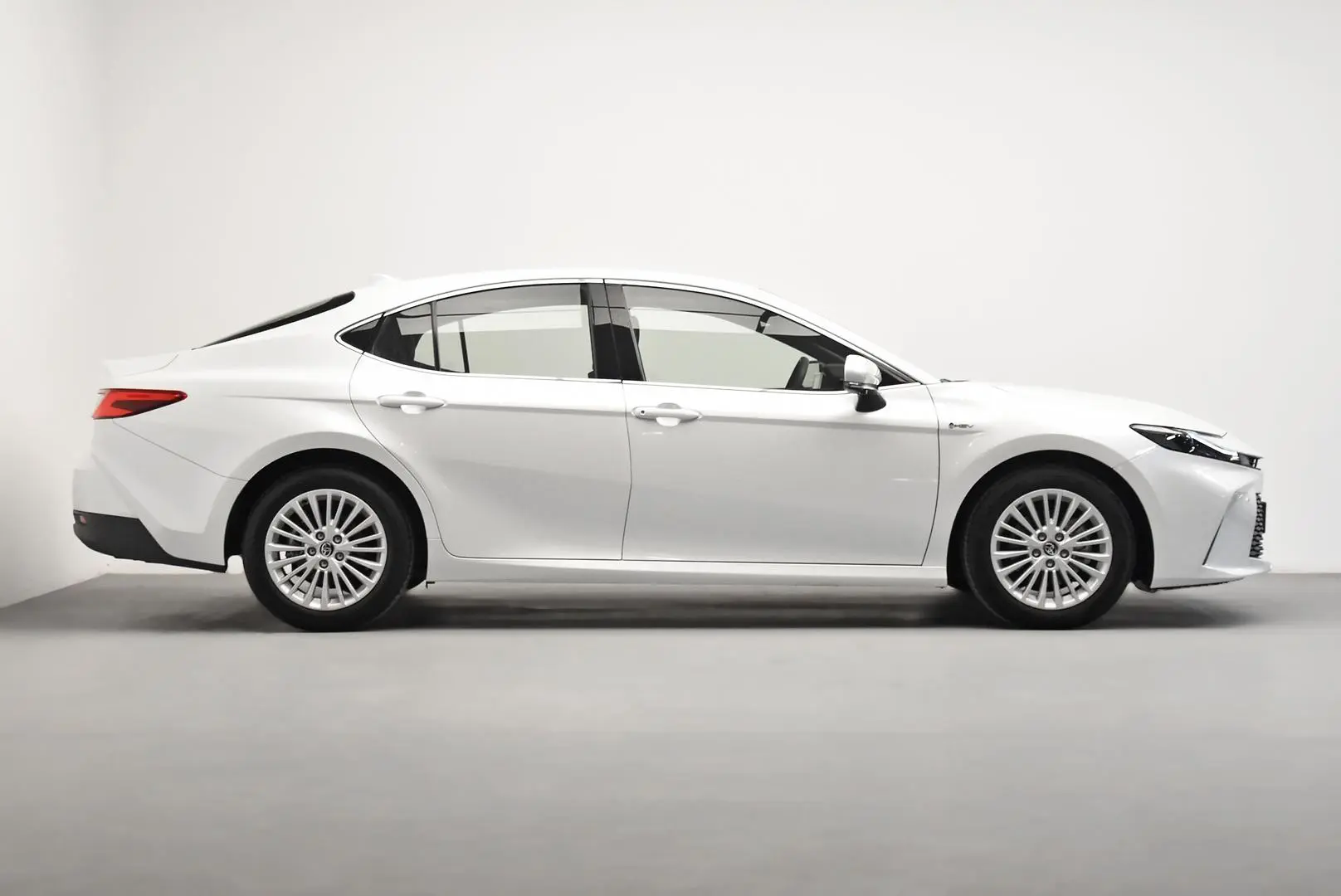 2024 Toyota Camry Gallery Image 3