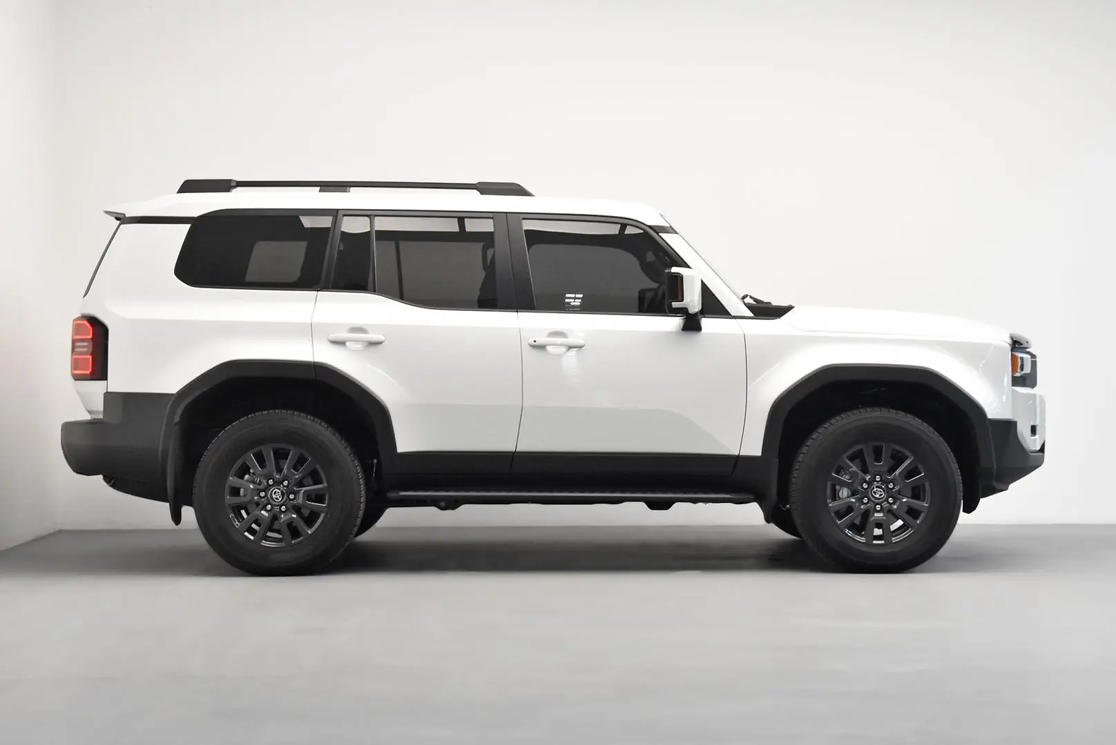 2025 Toyota Landcruiser Prado Gallery Image 3