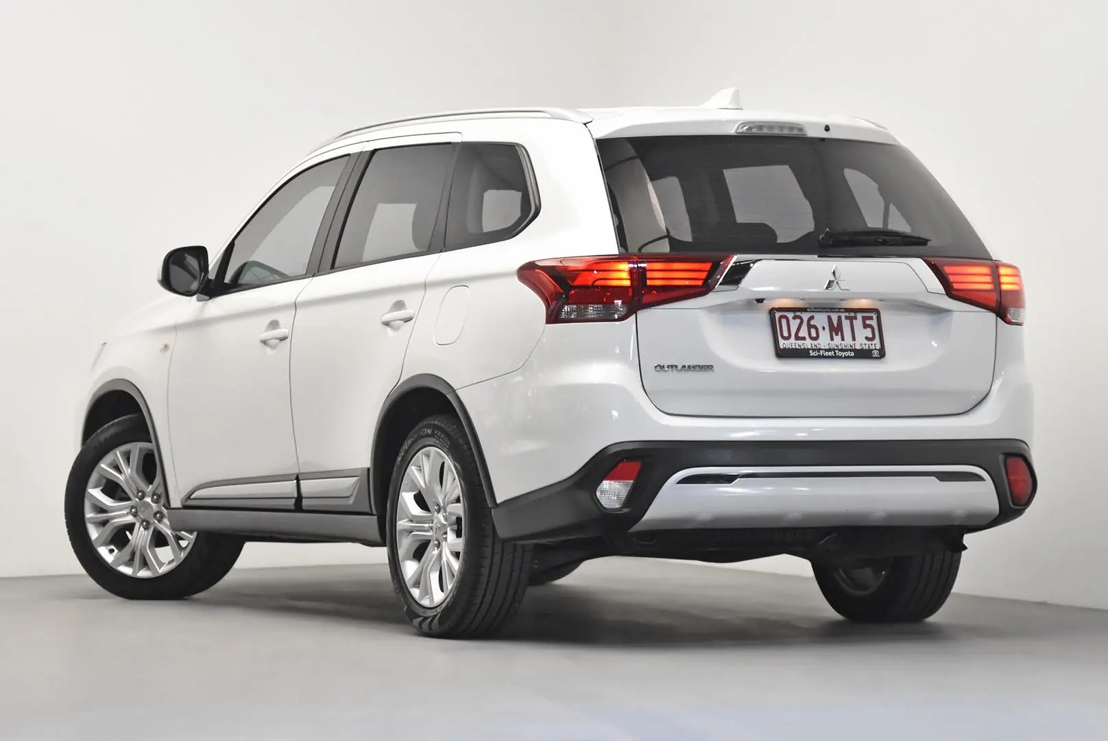 2019 Mitsubishi Outlander Gallery Image 5