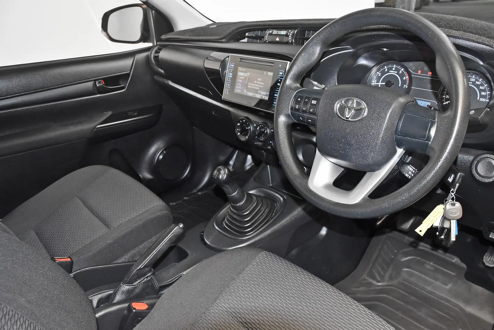2018 Toyota Hilux Gallery Image 8