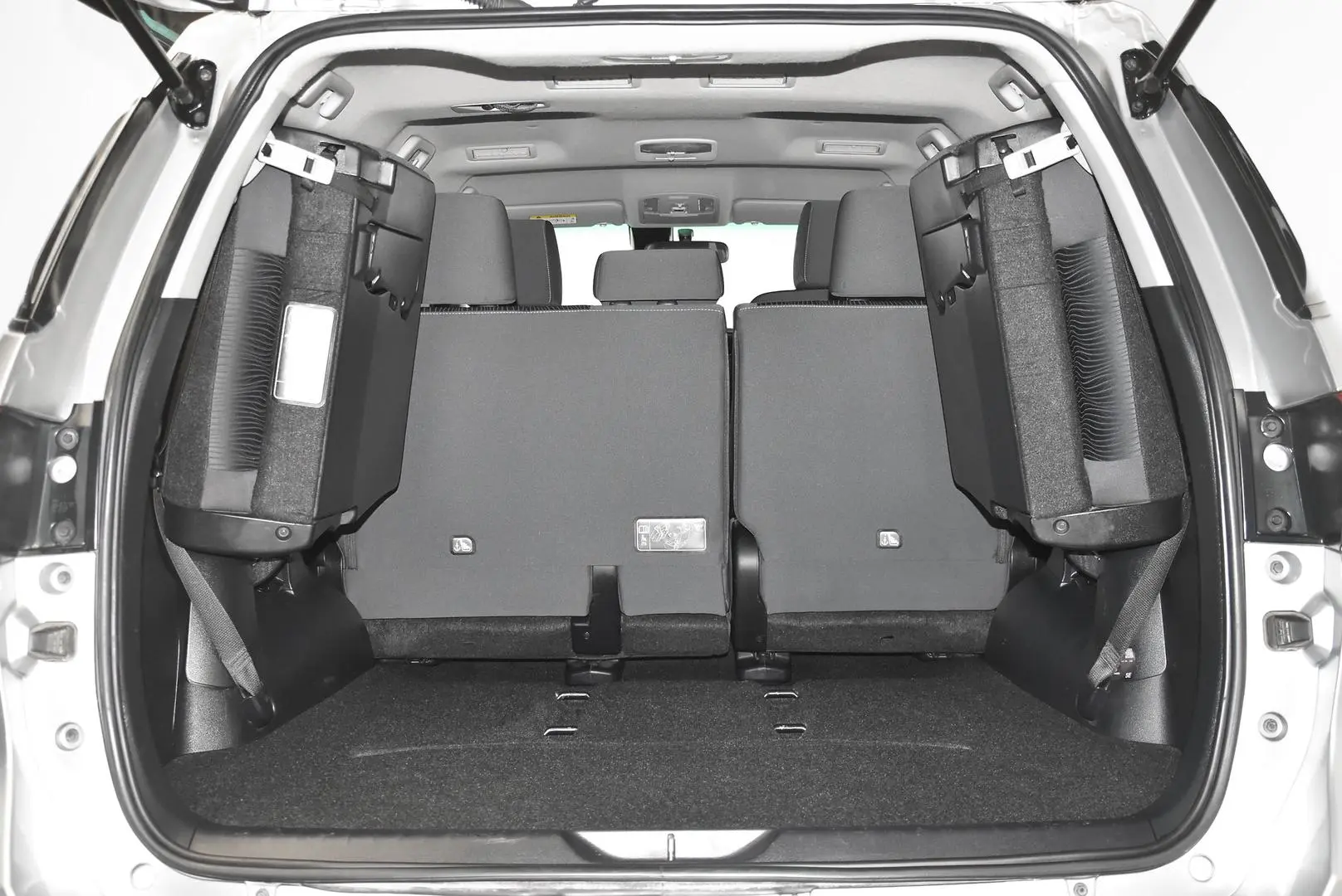 2022 Toyota Fortuner Gallery Image 19