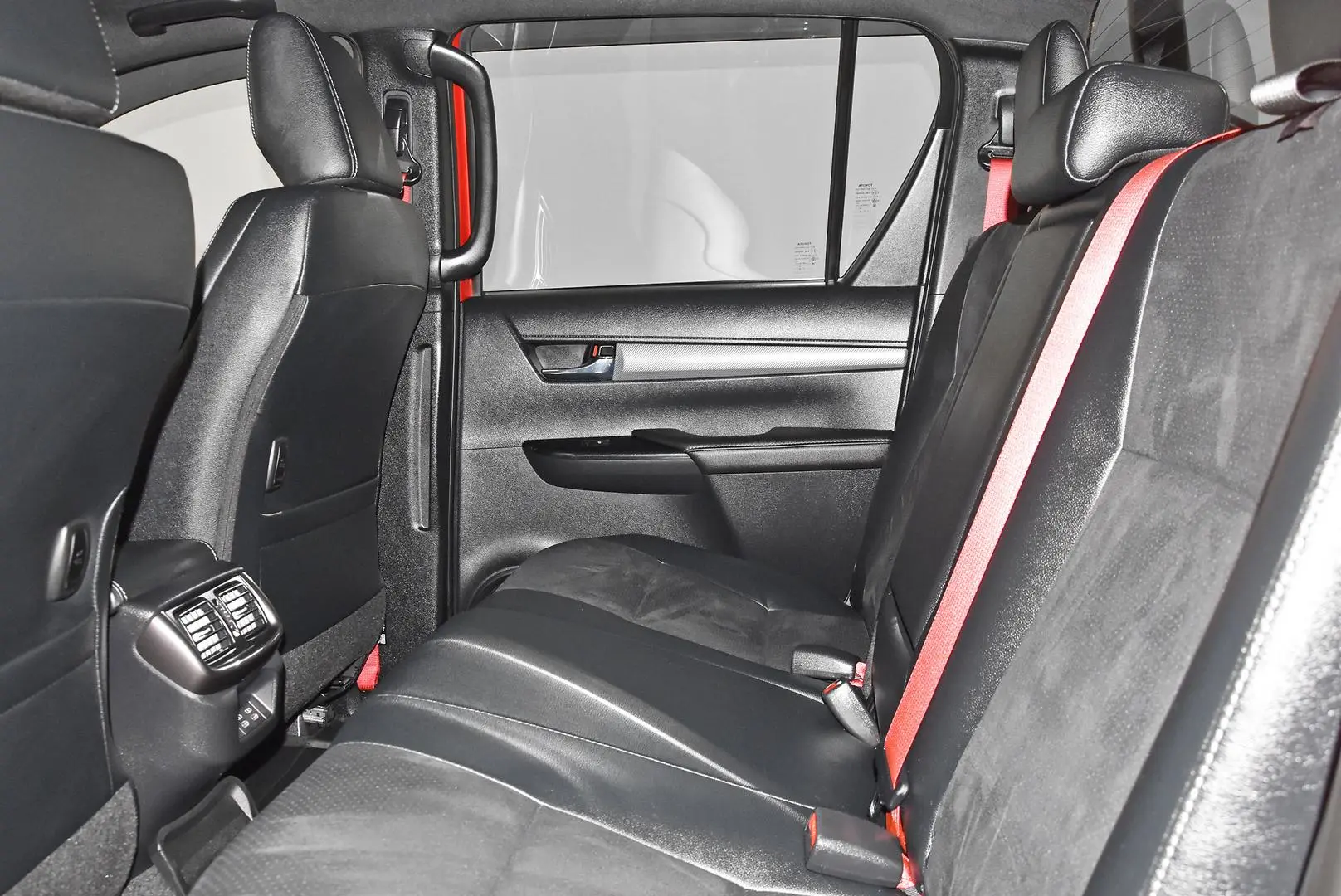 2024 Toyota Hilux Gallery Image 17