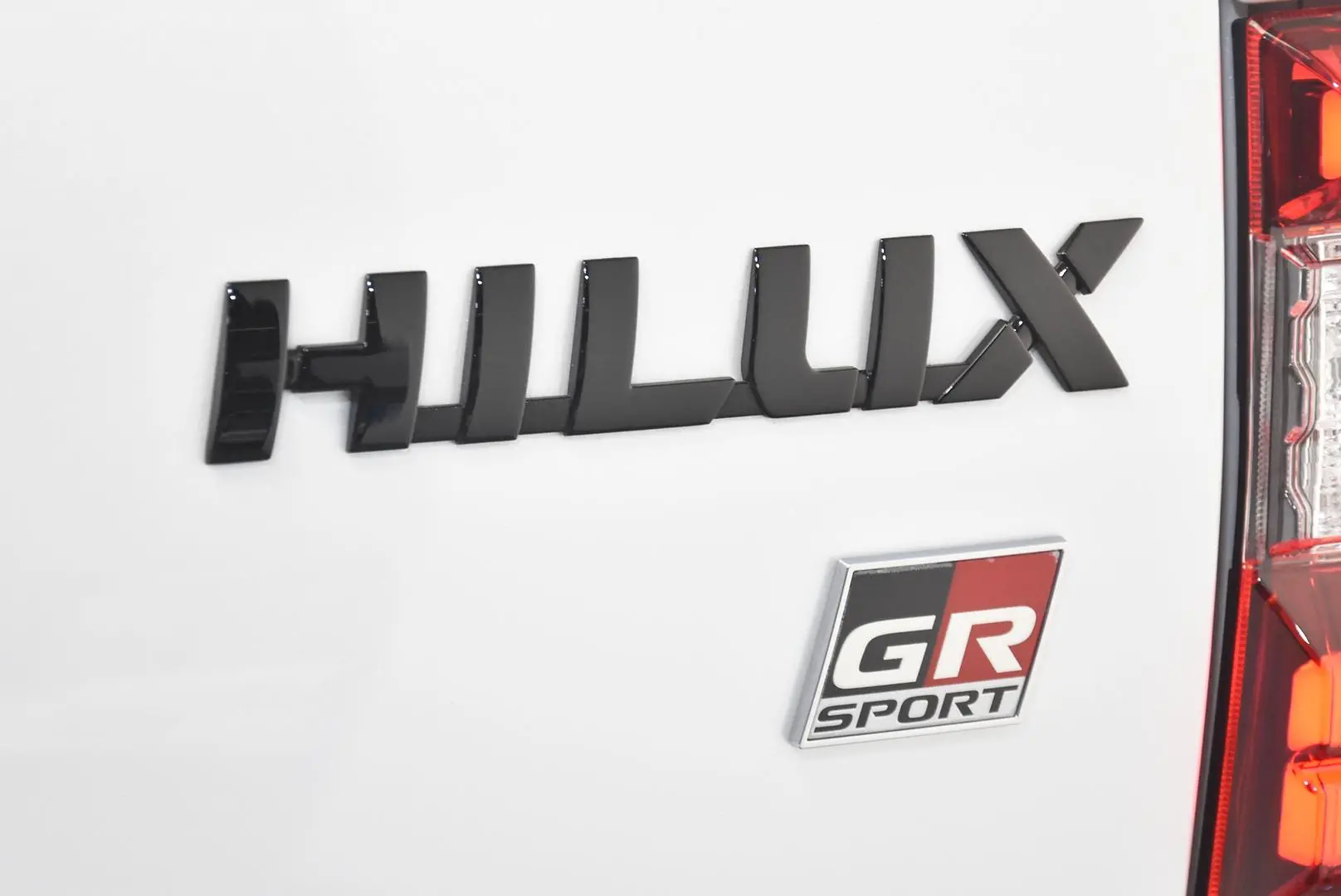 2025 Toyota Hilux Gallery Image 7