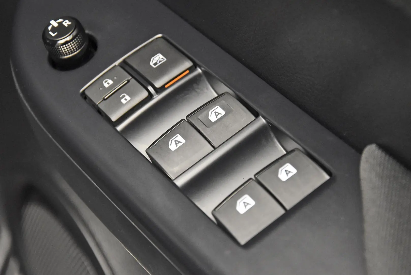 2024 Toyota Hilux Gallery Image 9